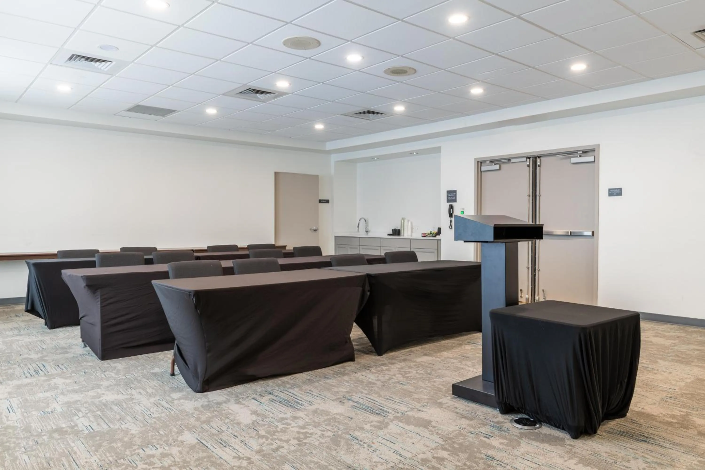 Meeting/conference room in Hilton Garden Inn Portland Airport