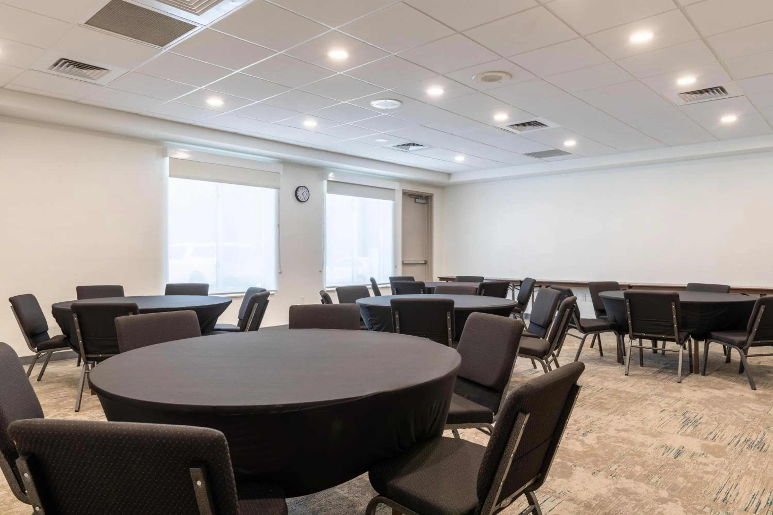 Meeting/conference room in Hilton Garden Inn Portland Airport