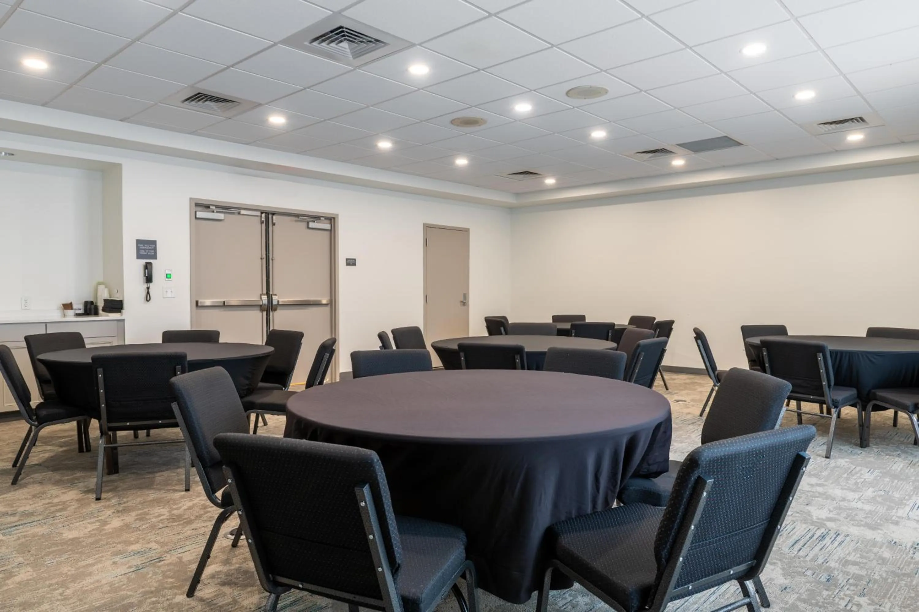Meeting/conference room in Hilton Garden Inn Portland Airport