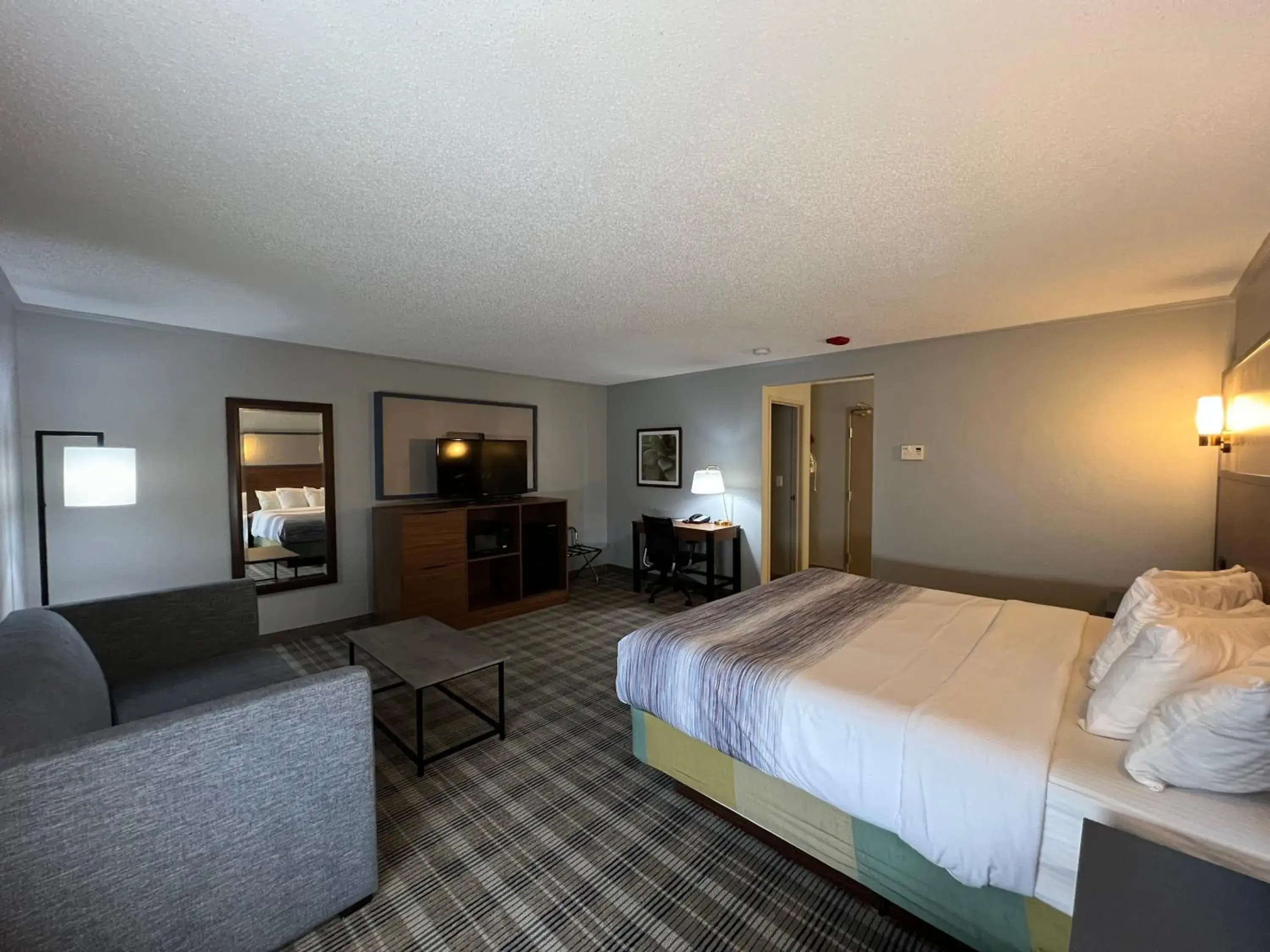 King Studio Suite - Non-Smoking in AmericInn by Wyndham Glendale Milwaukee King Studio Suite - Non-Smoking in AmericInn by Wyndham Glendale Milwaukee