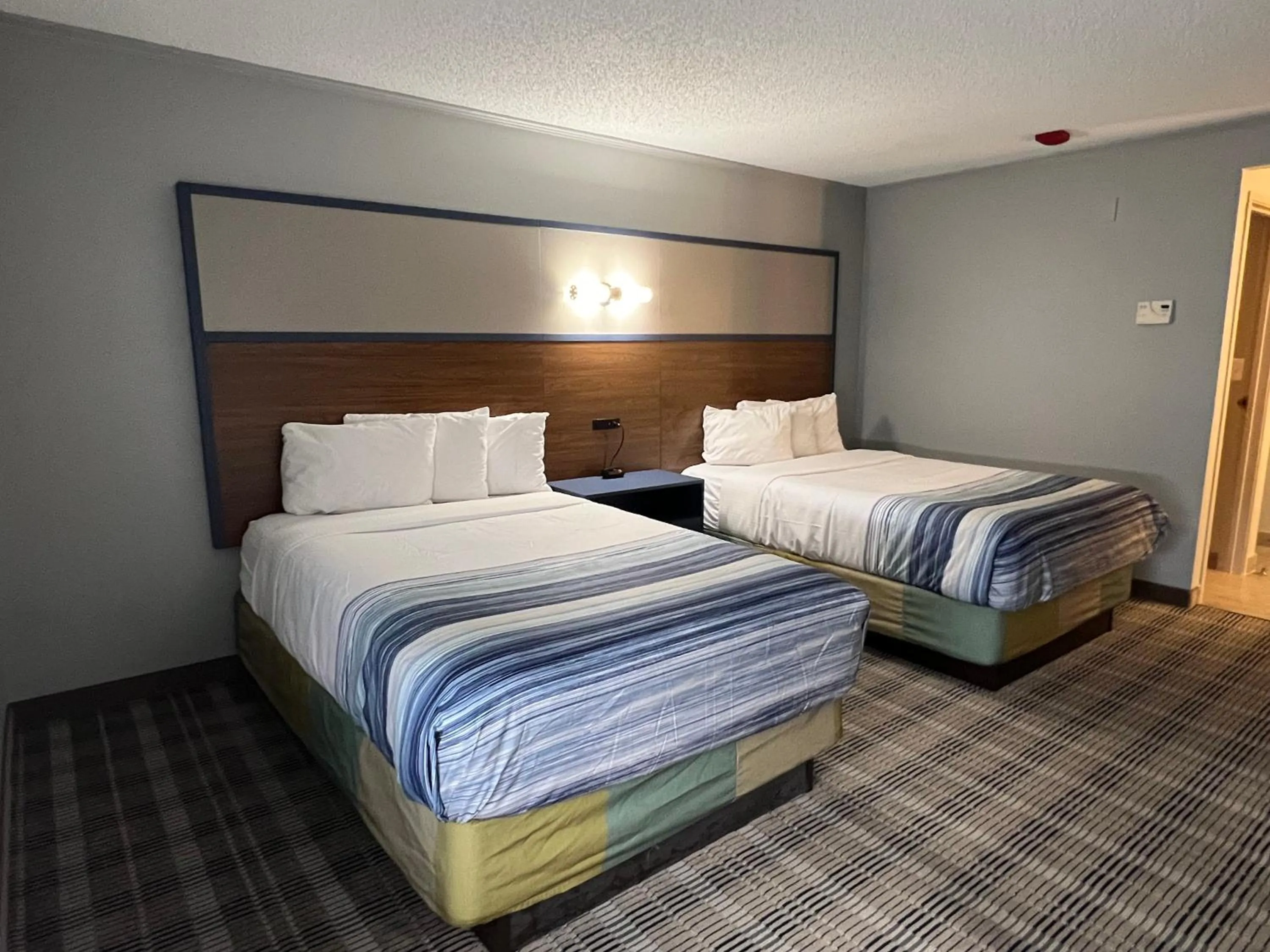 Photo of the whole room, Bed in AmericInn by Wyndham Glendale Milwaukee