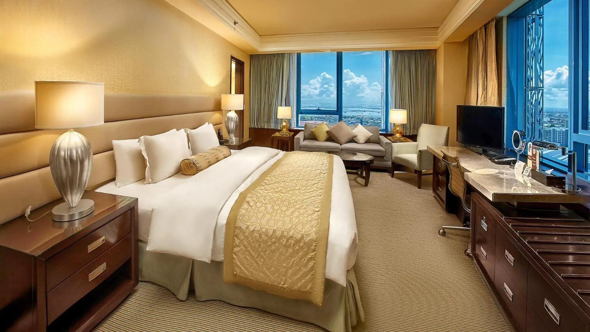 Bedroom, Bed in Quest Plus Filinvest City Manila