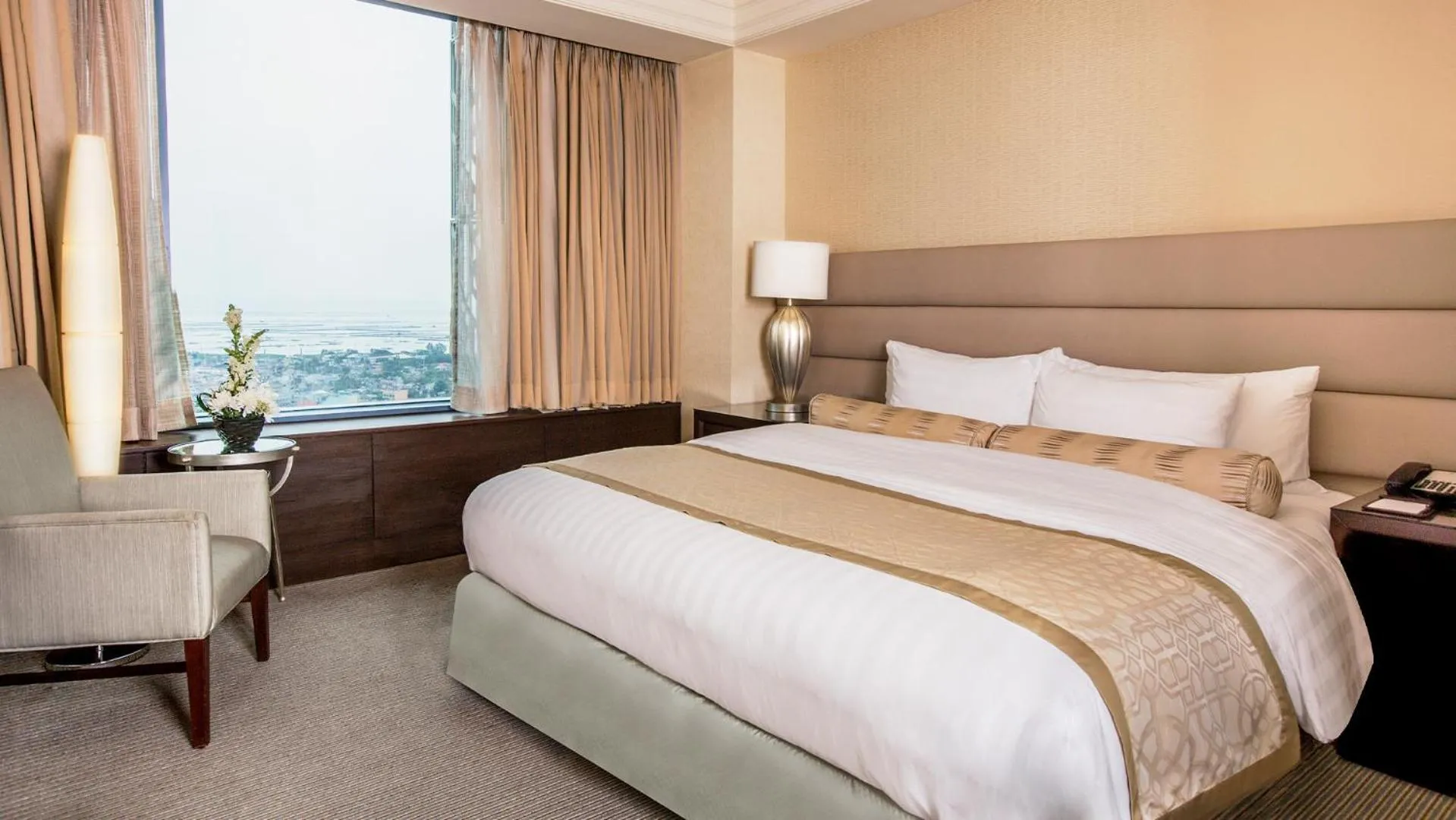 Bedroom, Bed in Quest Plus Filinvest City Manila