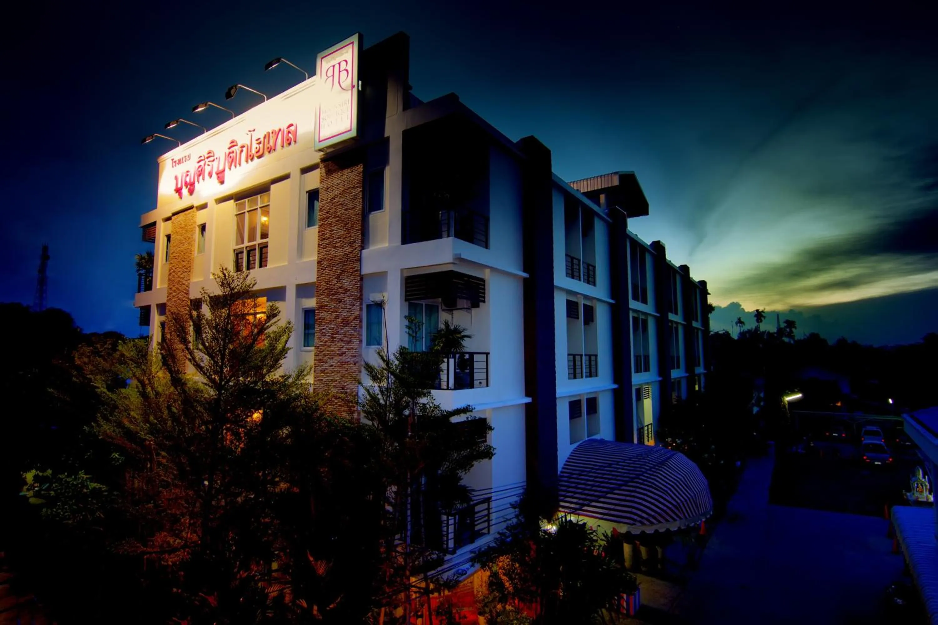 Sunset in Boonsiri Boutique Hotel