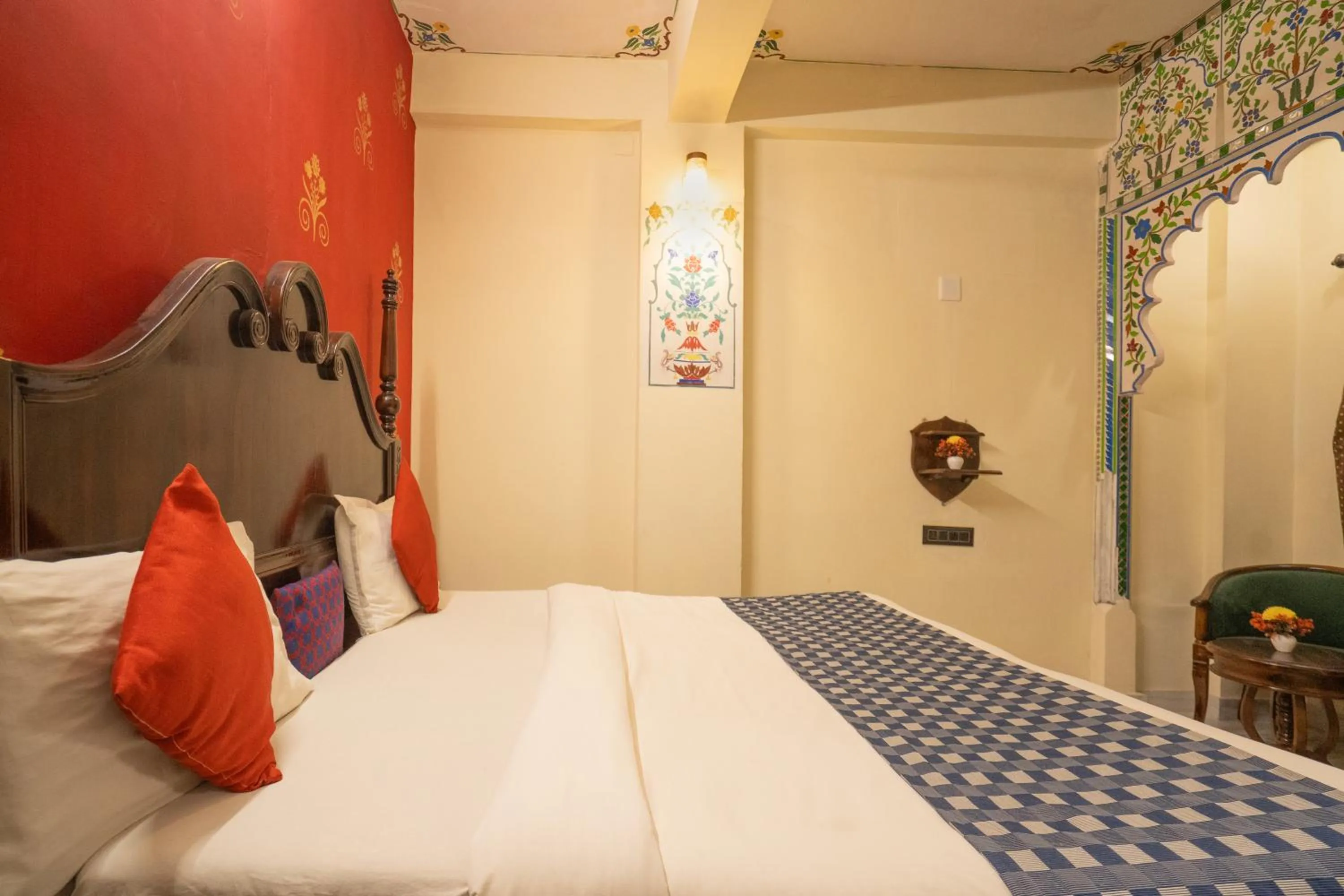 Bed in The Lake View Hotel- On Lake Pichola