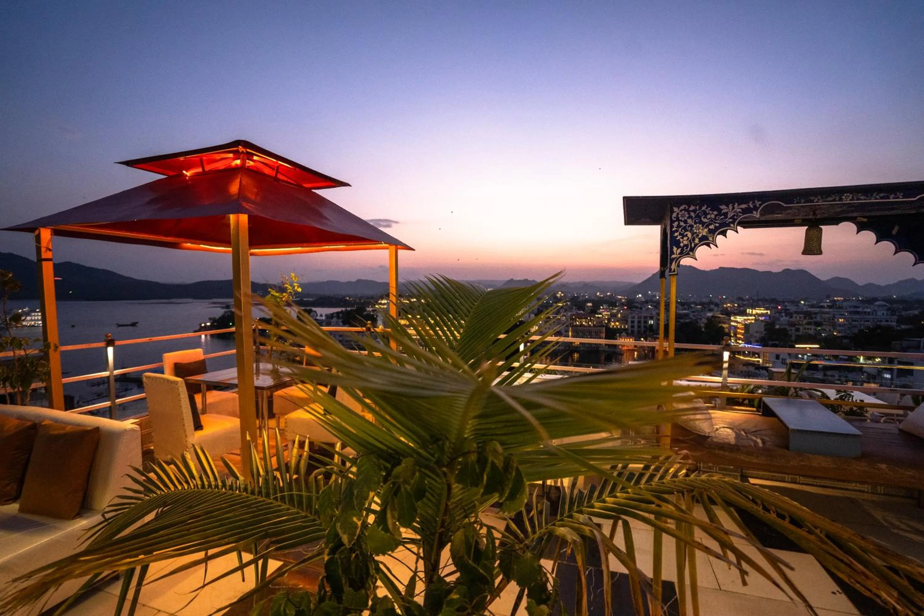 Restaurant/places to eat in The Lake View Hotel- On Lake Pichola