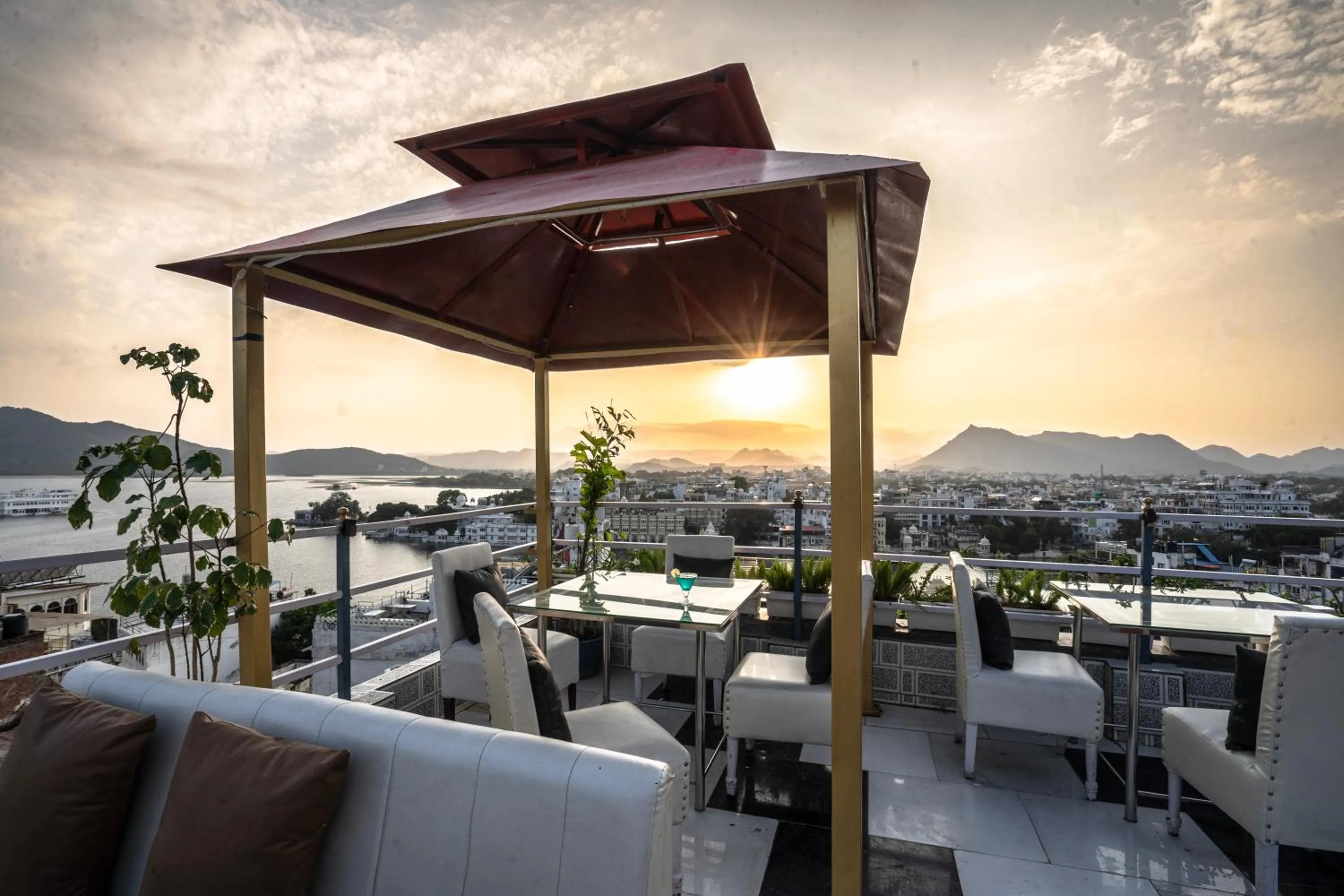 Restaurant/places to eat in The Lake View Hotel- On Lake Pichola