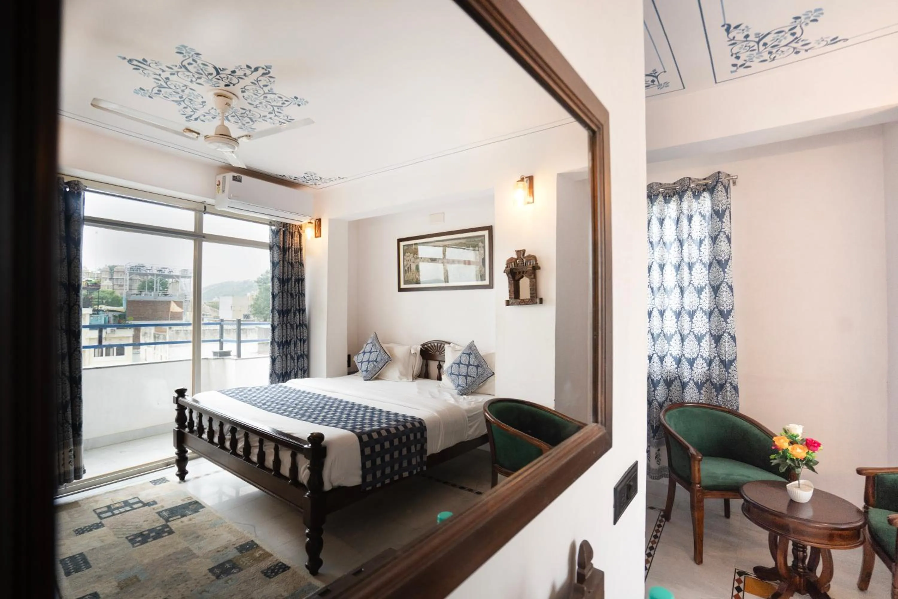 Bed in The Lake View Hotel- On Lake Pichola