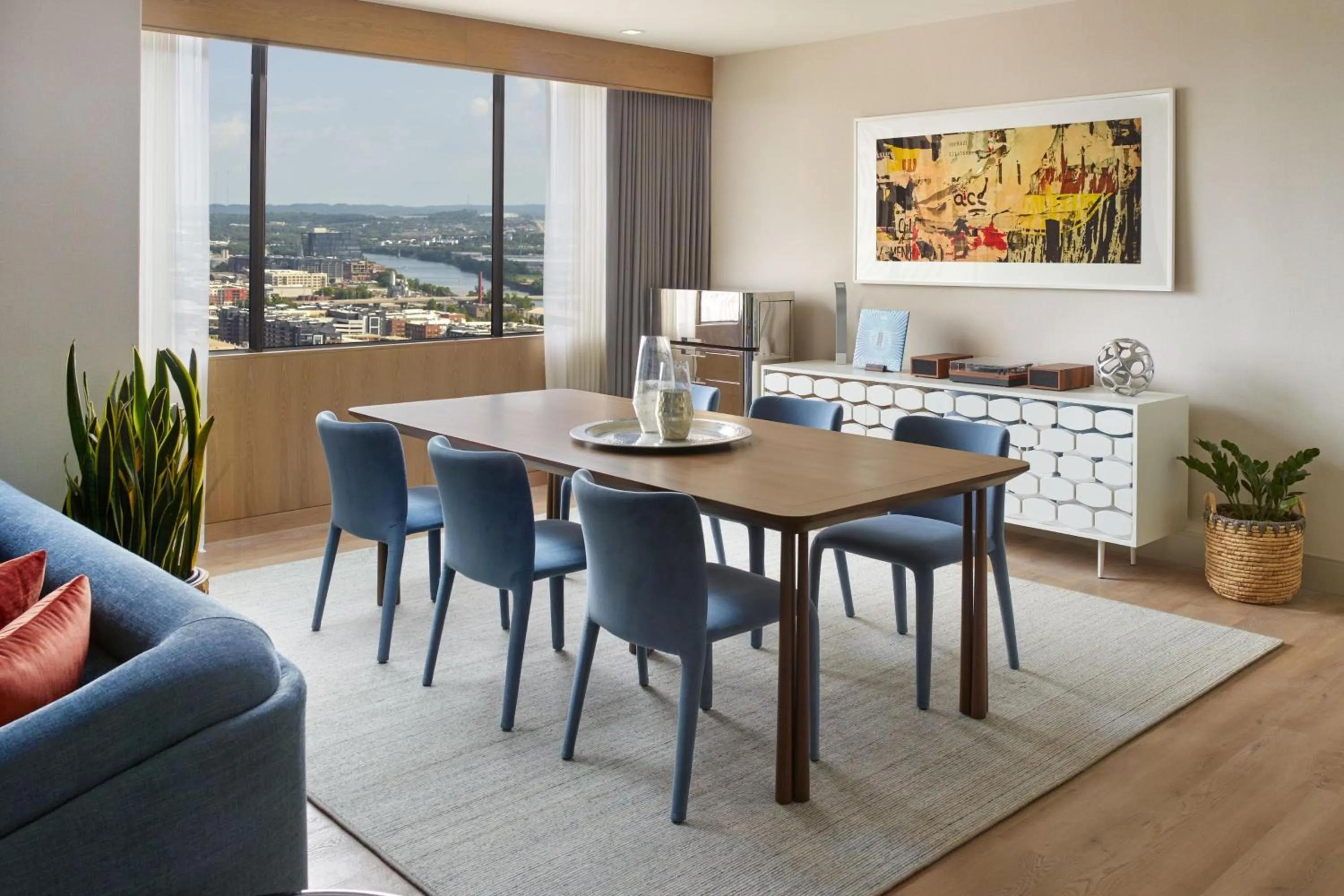 Photo of the whole room in Sheraton Grand Nashville Downtown