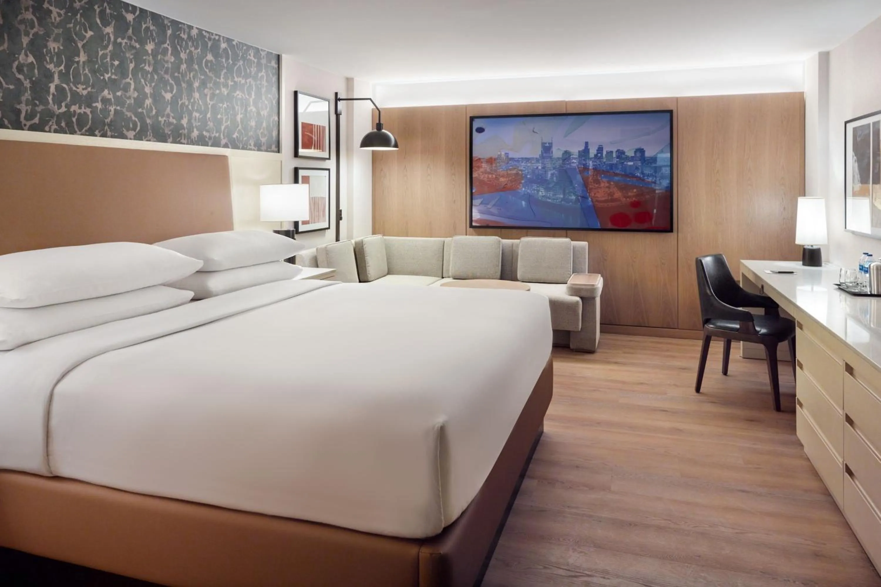 Photo of the whole room, Bed in Sheraton Grand Nashville Downtown