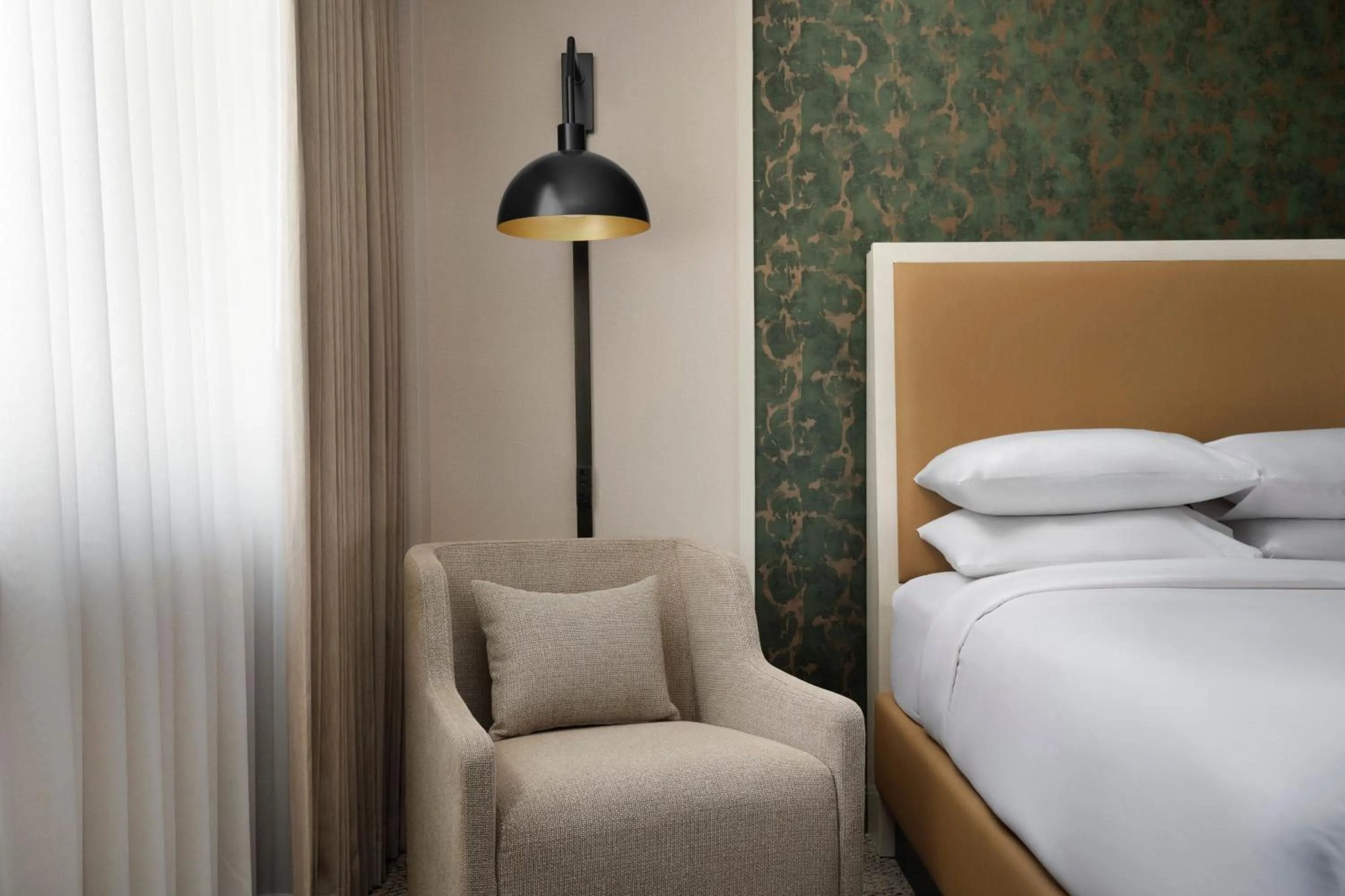 Photo of the whole room, Bed in Sheraton Grand Nashville Downtown