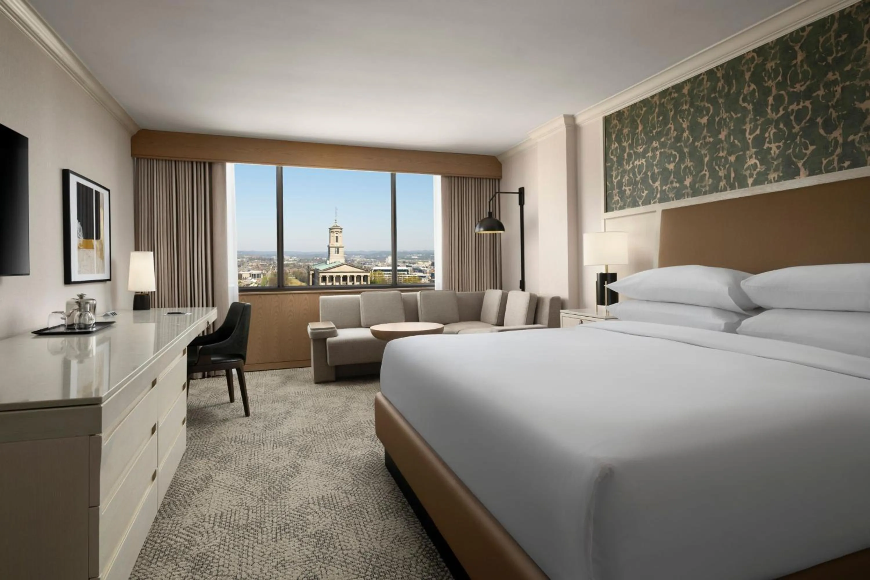 Photo of the whole room, Bed in Sheraton Grand Nashville Downtown