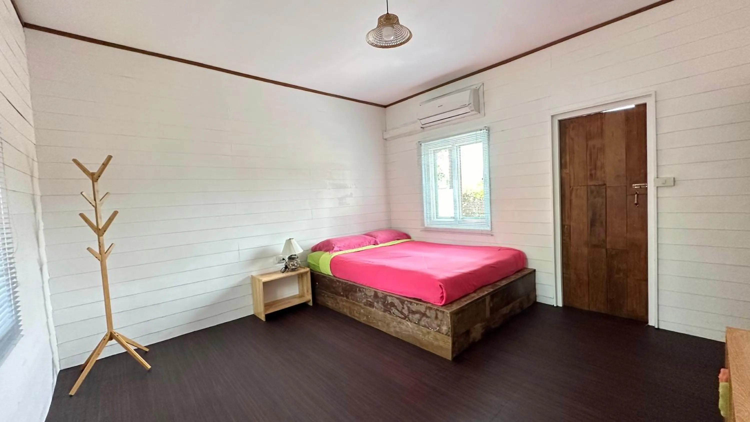 Bedroom, Bed in Sirita