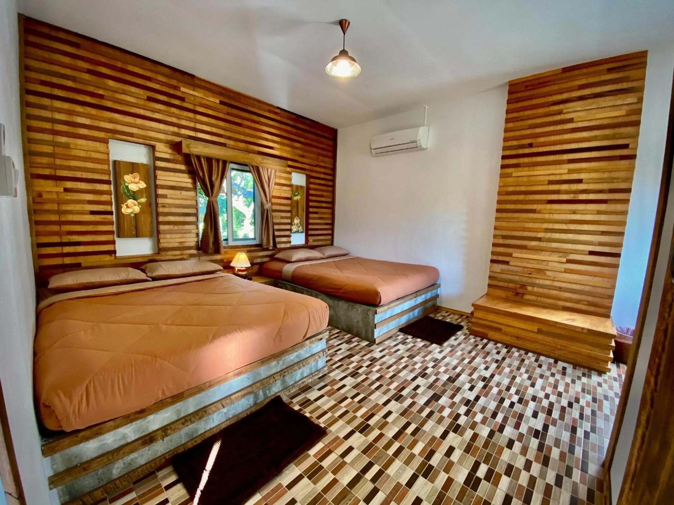 Bedroom, Bed in Sirita