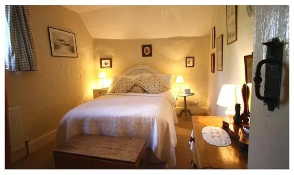 Photo of the whole room, Bed in Brook Farmhouse