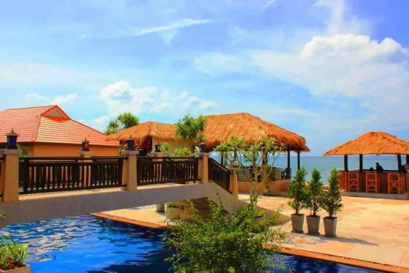 Pool view in Peace Paradise Beach