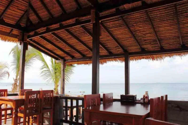 Restaurant/places to eat in Peace Paradise Beach