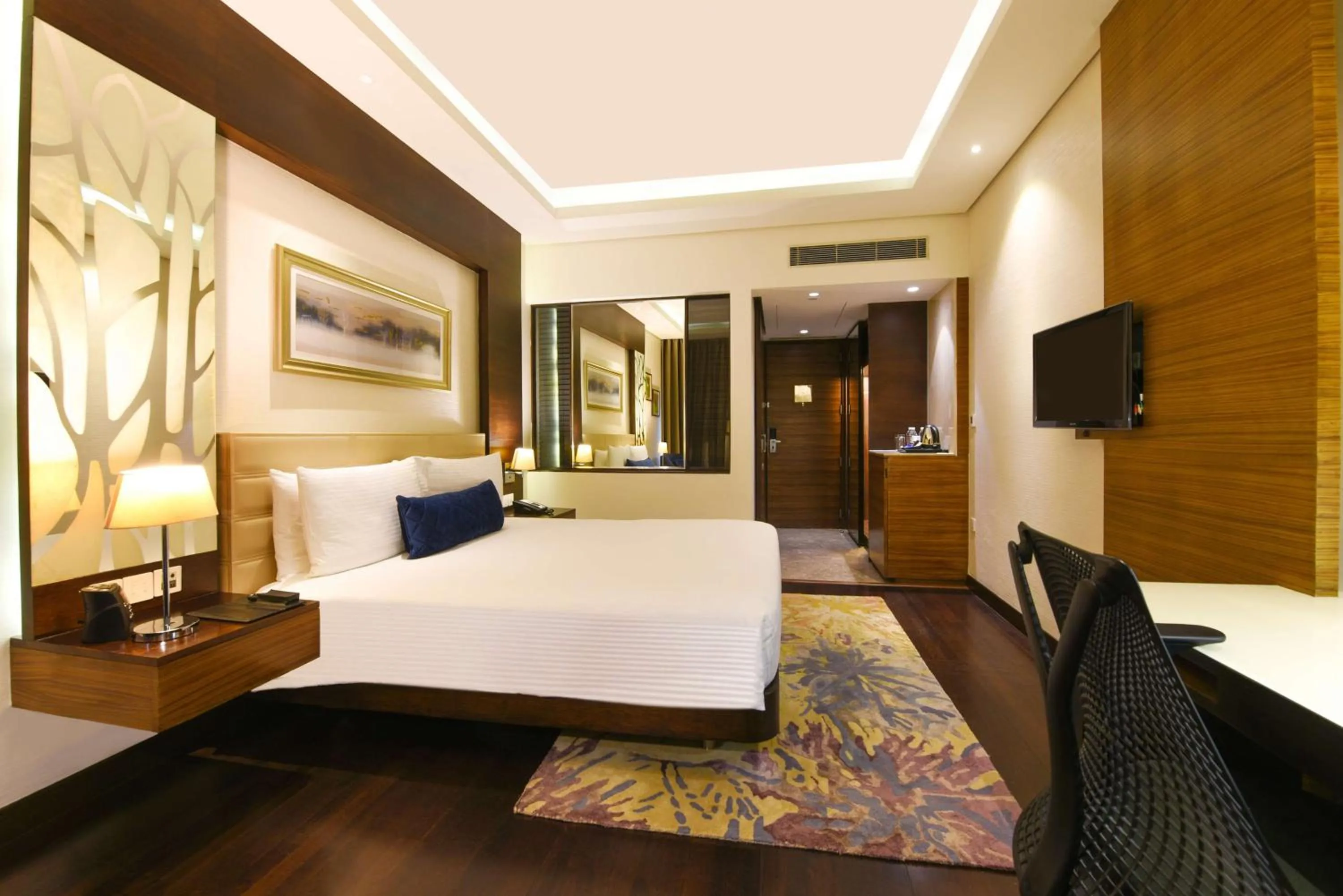 Bed in DoubleTree by Hilton Gurugram Baani Square