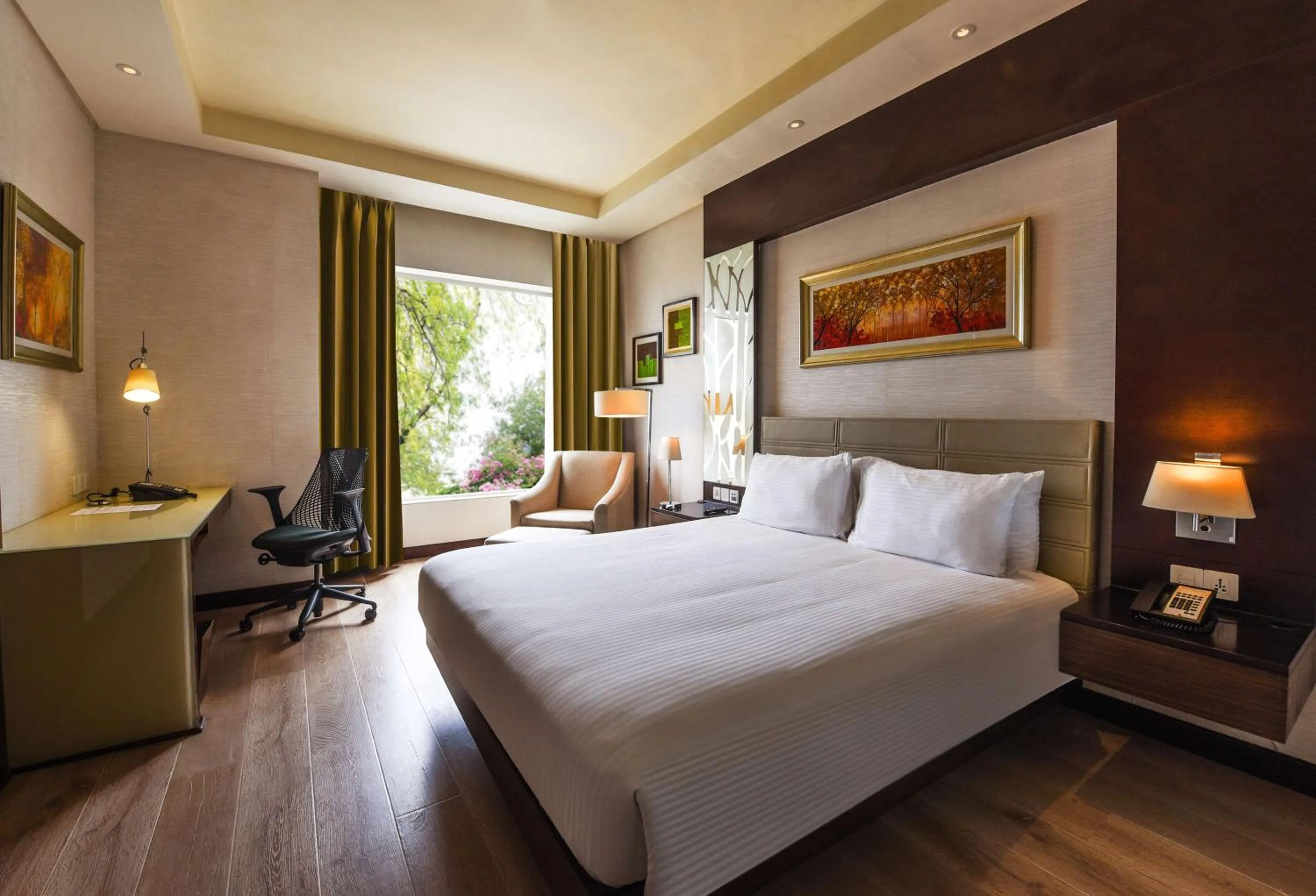 Bed in DoubleTree by Hilton Gurugram Baani Square