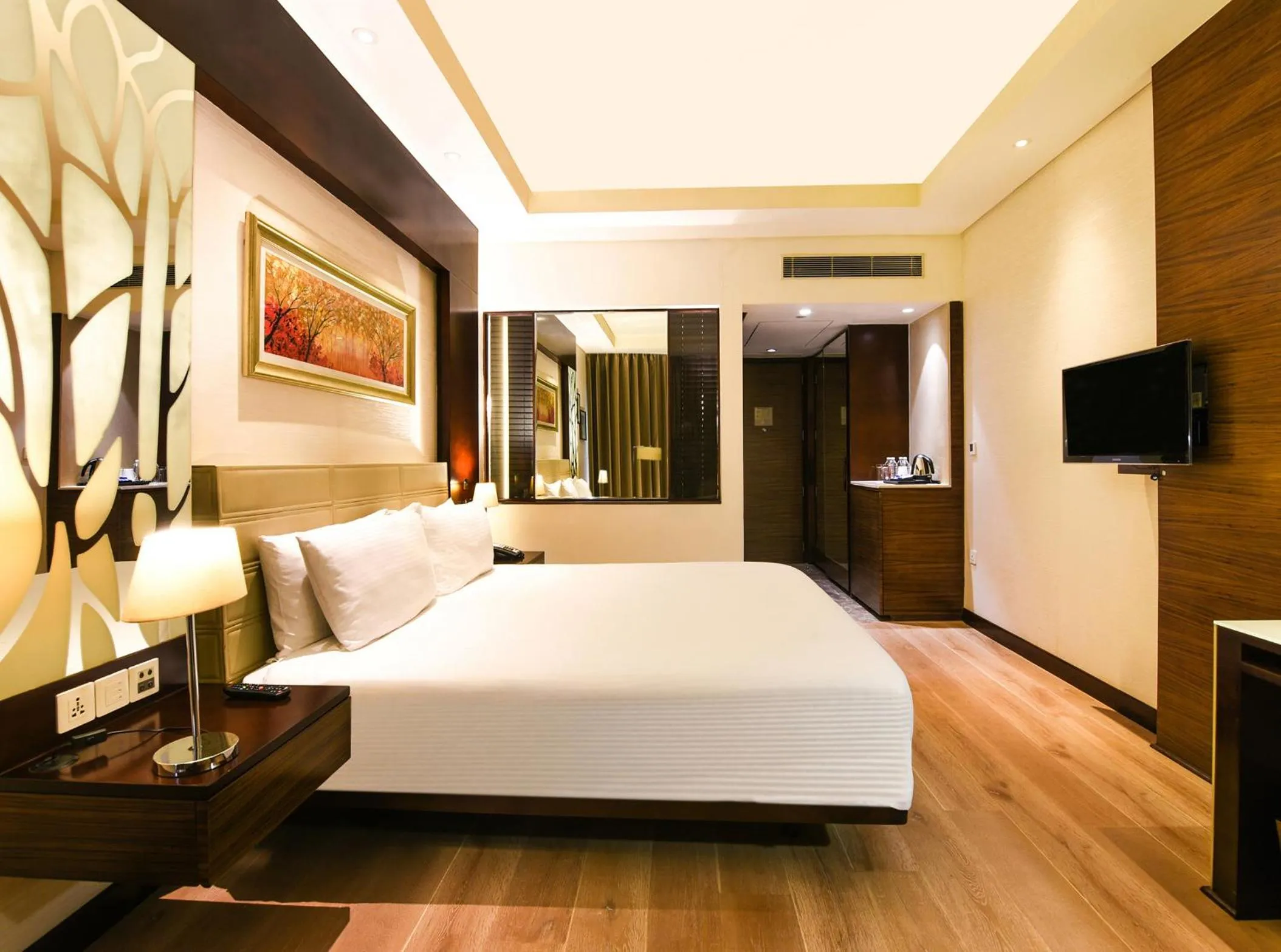 Bedroom, Bed in DoubleTree by Hilton Gurugram Baani Square