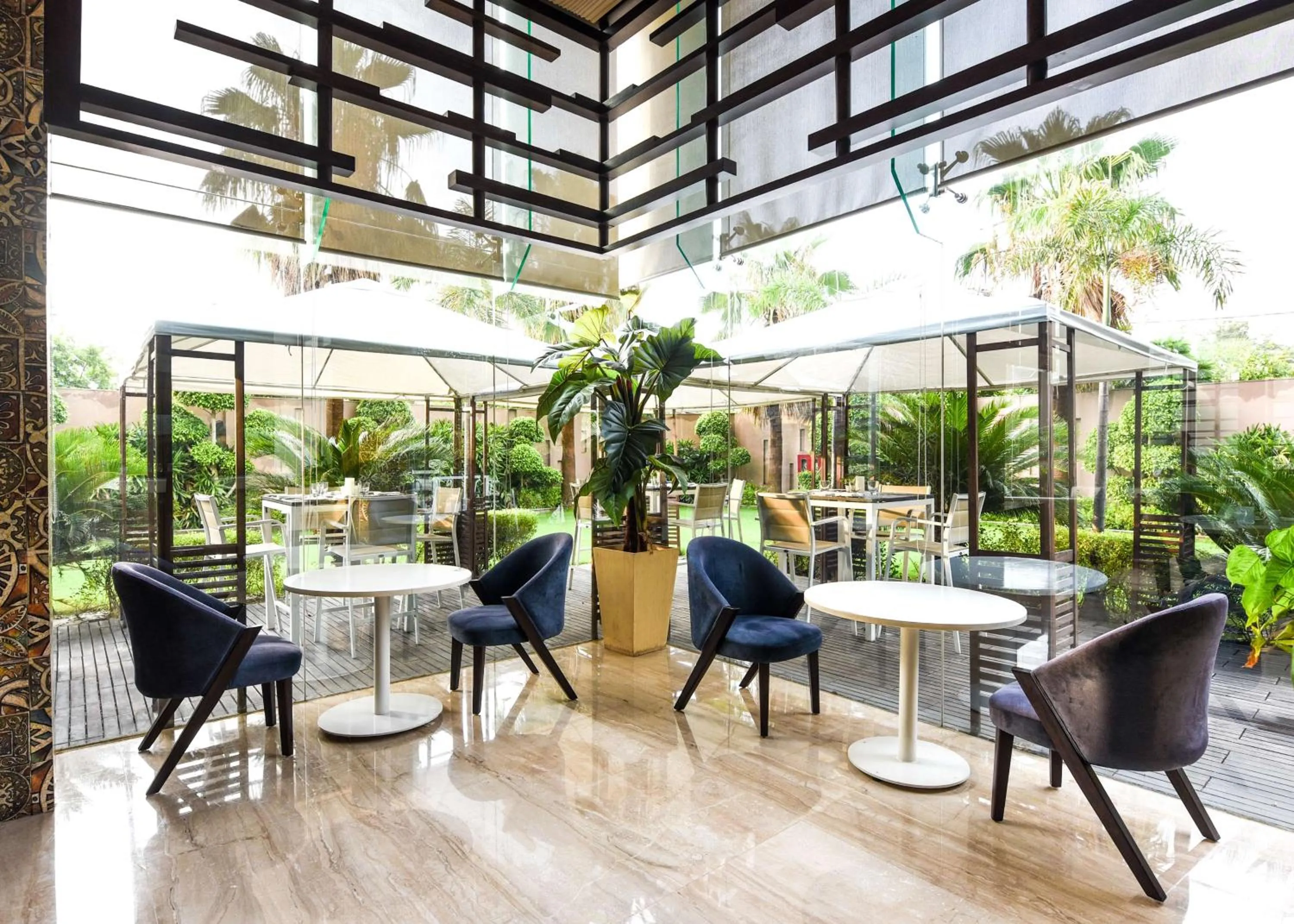 Restaurant/places to eat in DoubleTree by Hilton Gurugram Baani Square