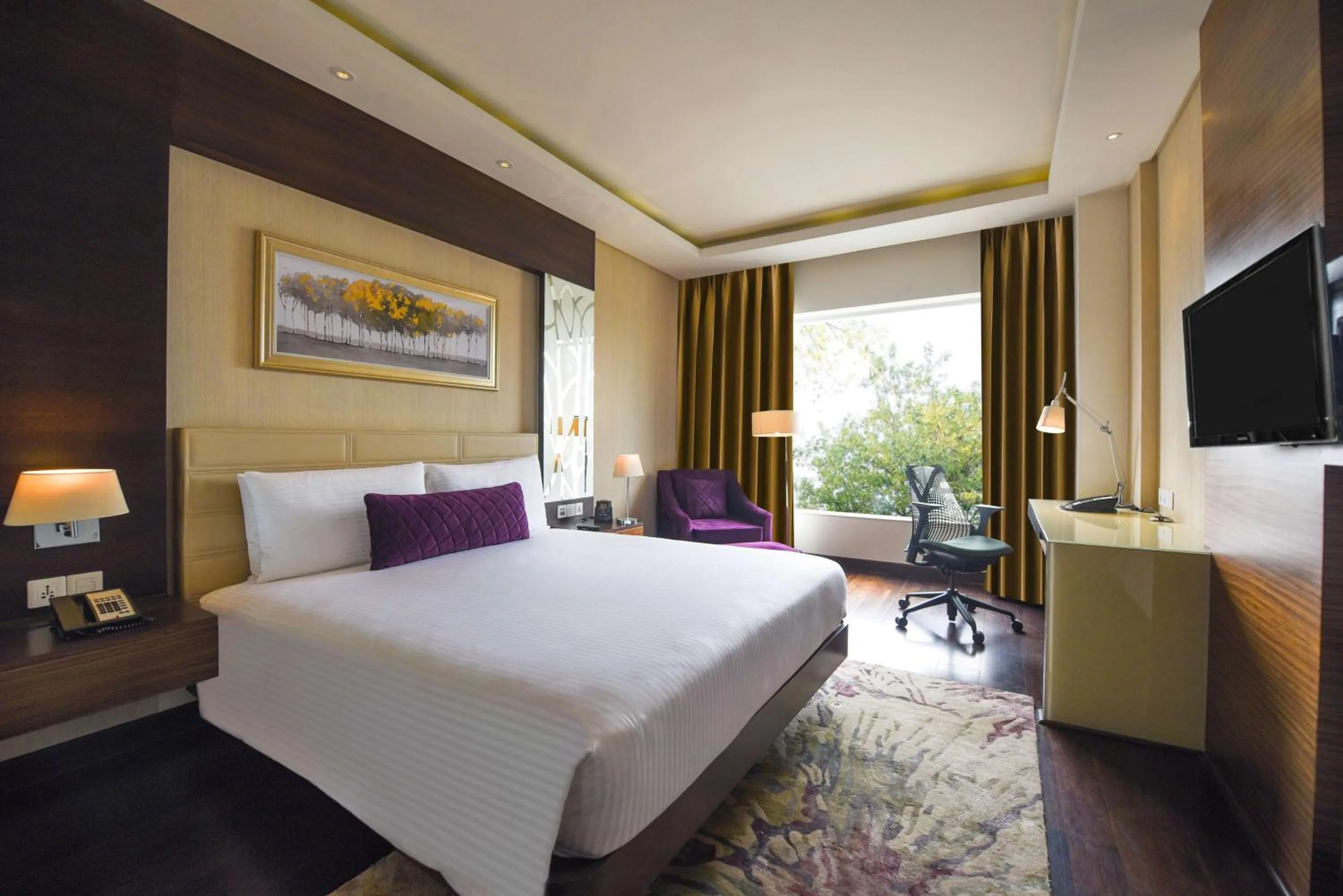 Bed in DoubleTree by Hilton Gurugram Baani Square