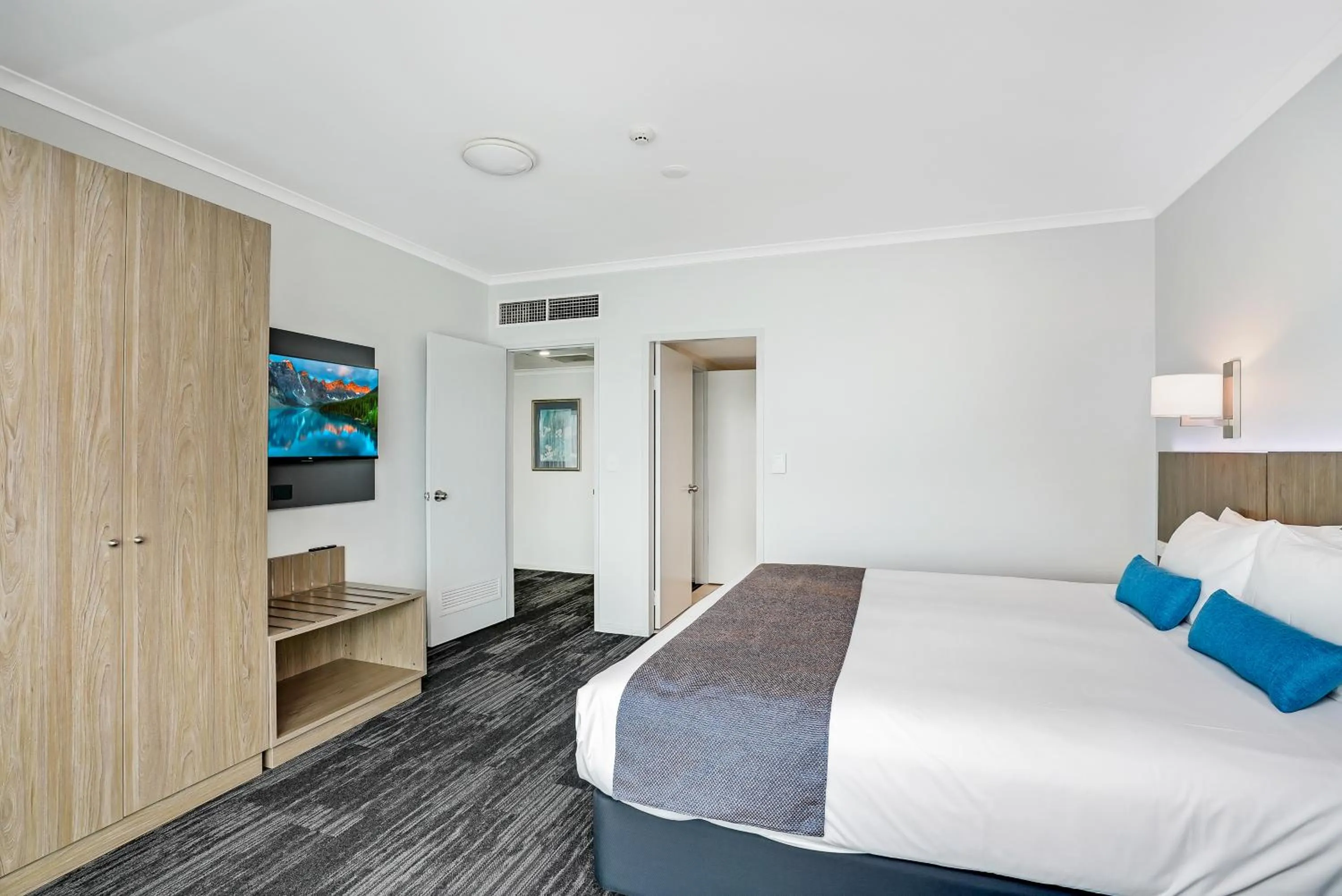 Bedroom, Bed in Cairns Sheridan Hotel