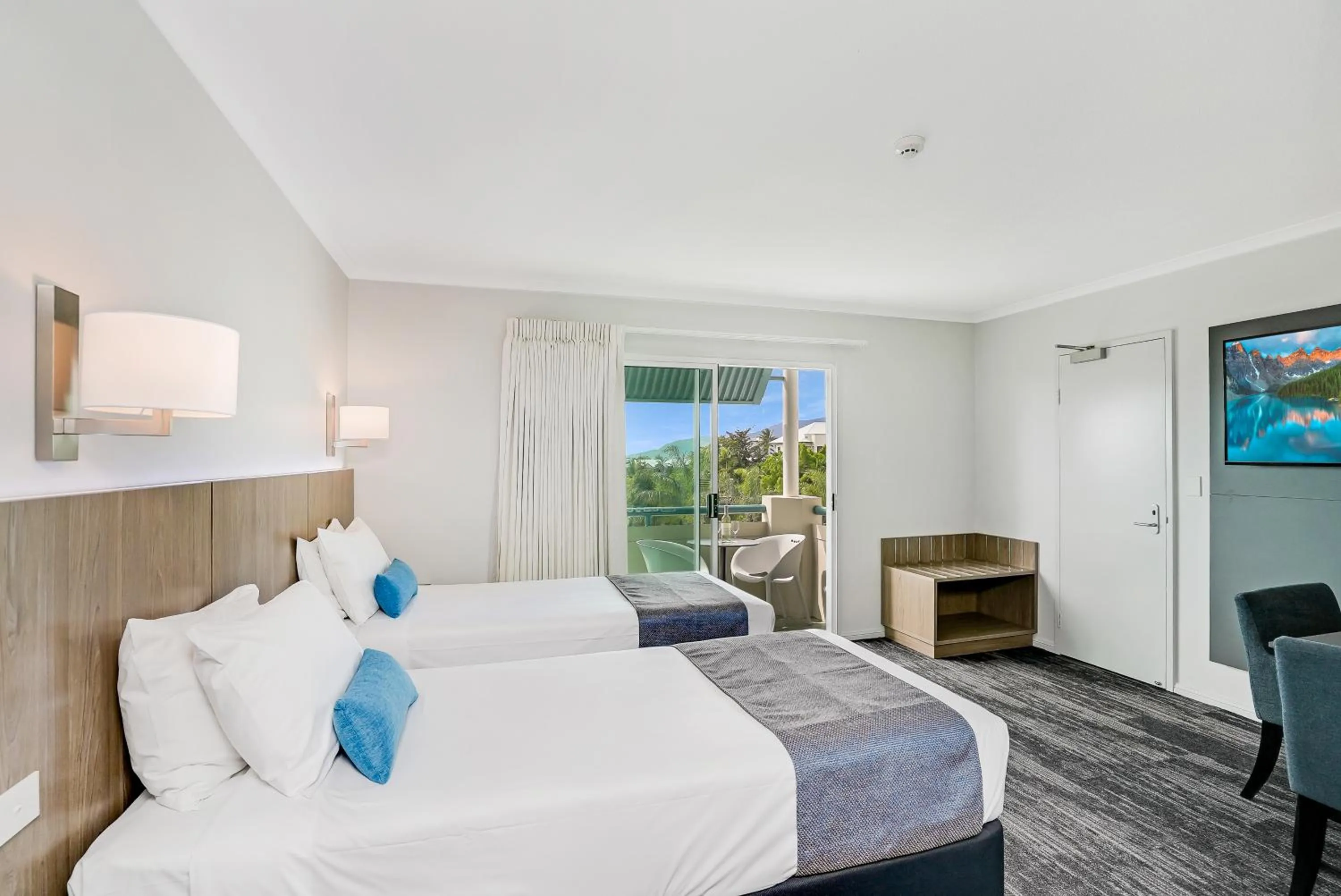 Bedroom, Bed in Cairns Sheridan Hotel