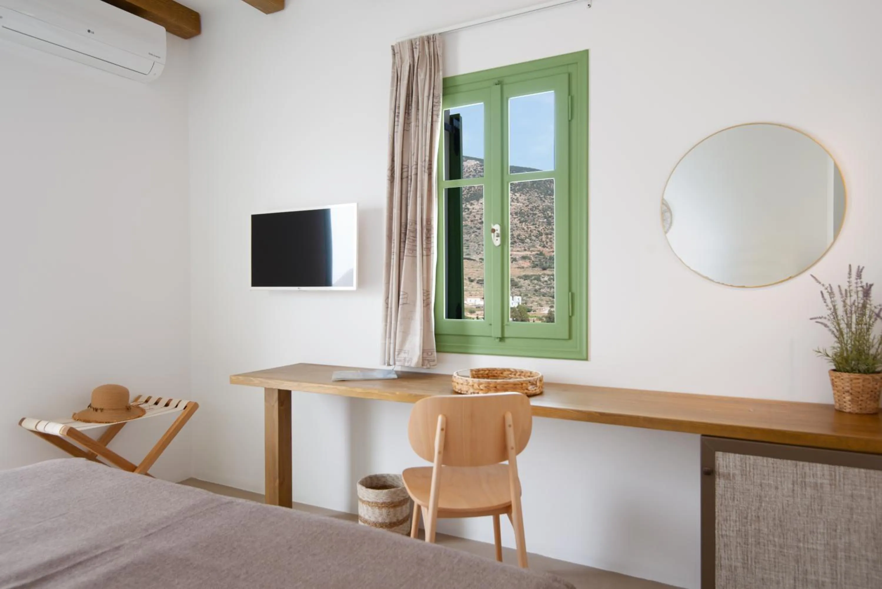 TV and multimedia, Bed in Xerolithia