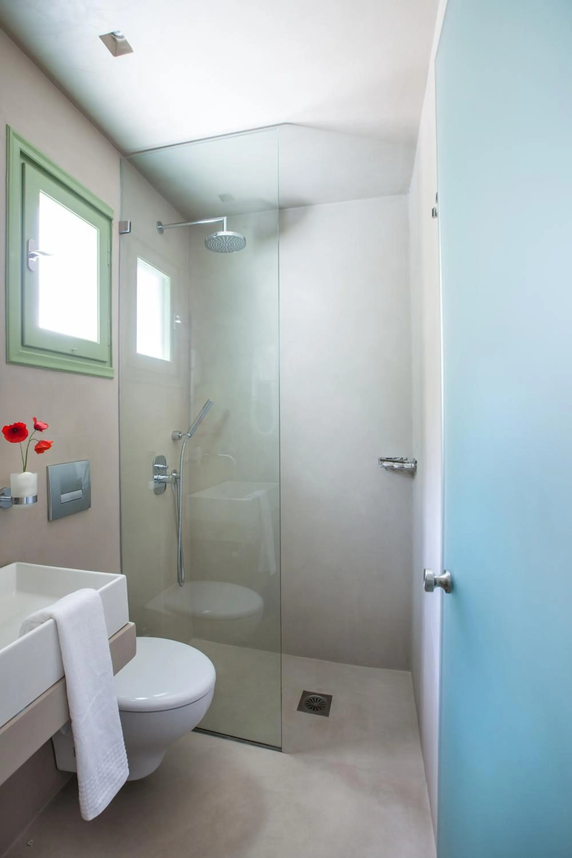 Shower in Xerolithia