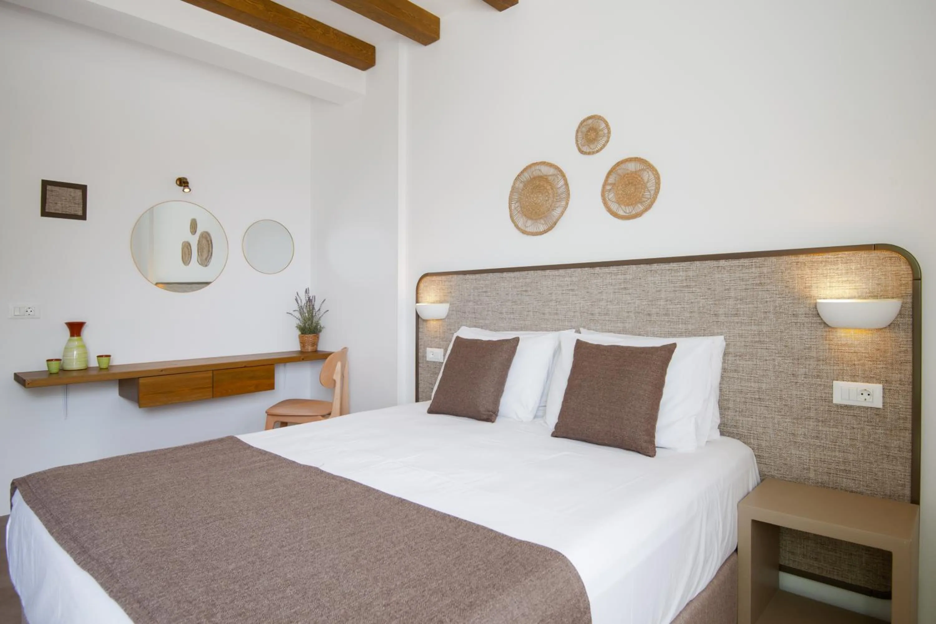 Bedroom, Bed in Xerolithia