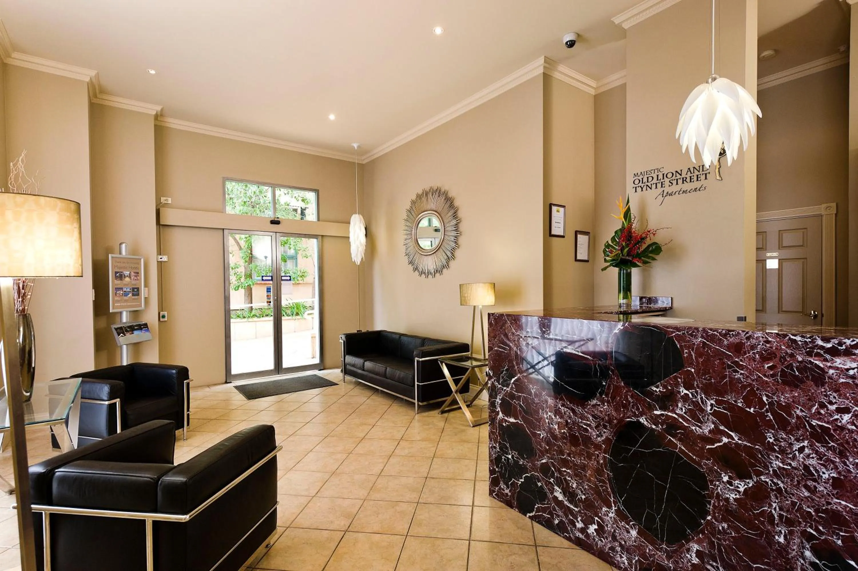 Lobby or reception in Majestic Old Lion Apartments