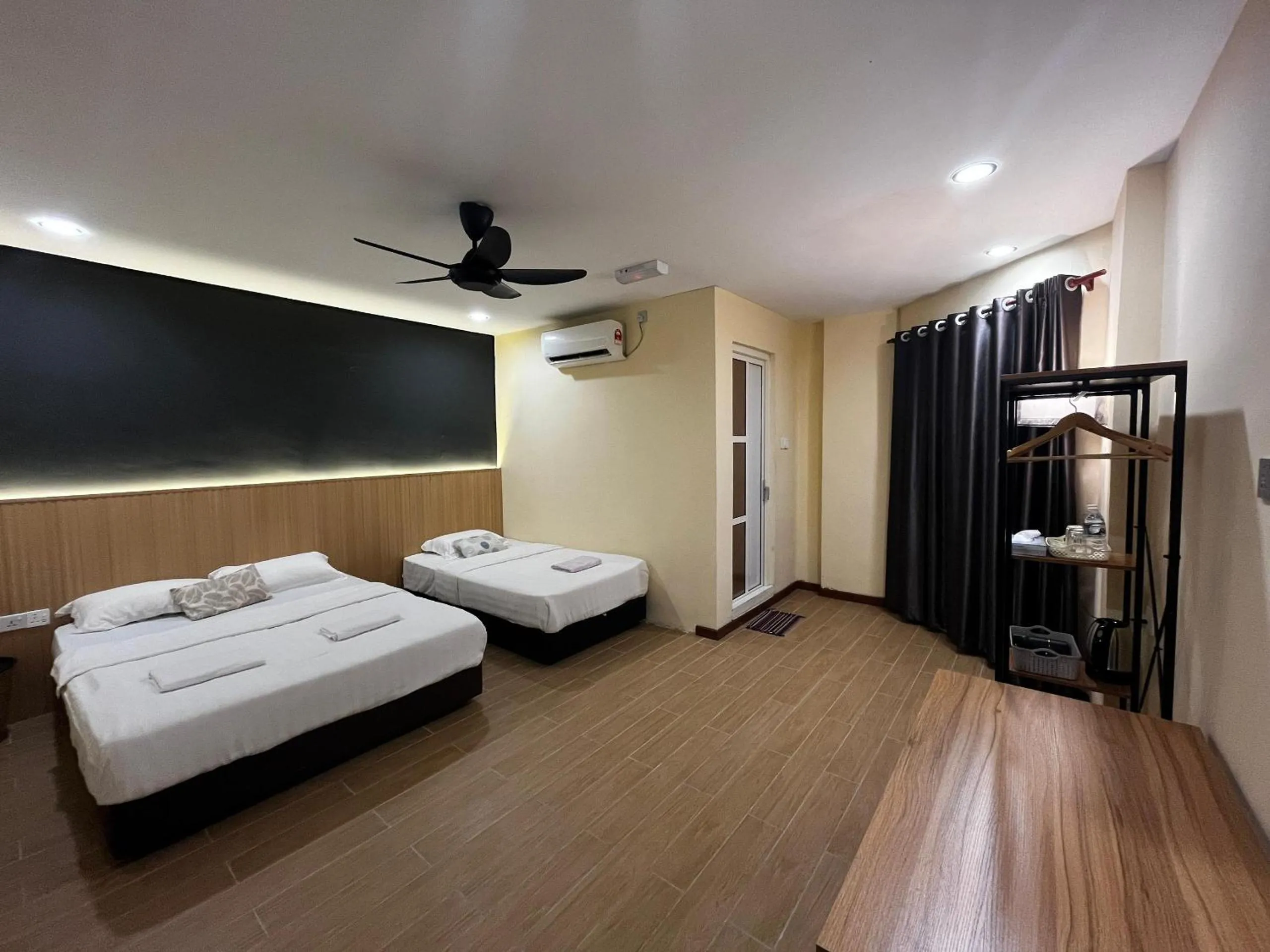 Floor plan, Bed in Halo Hotel