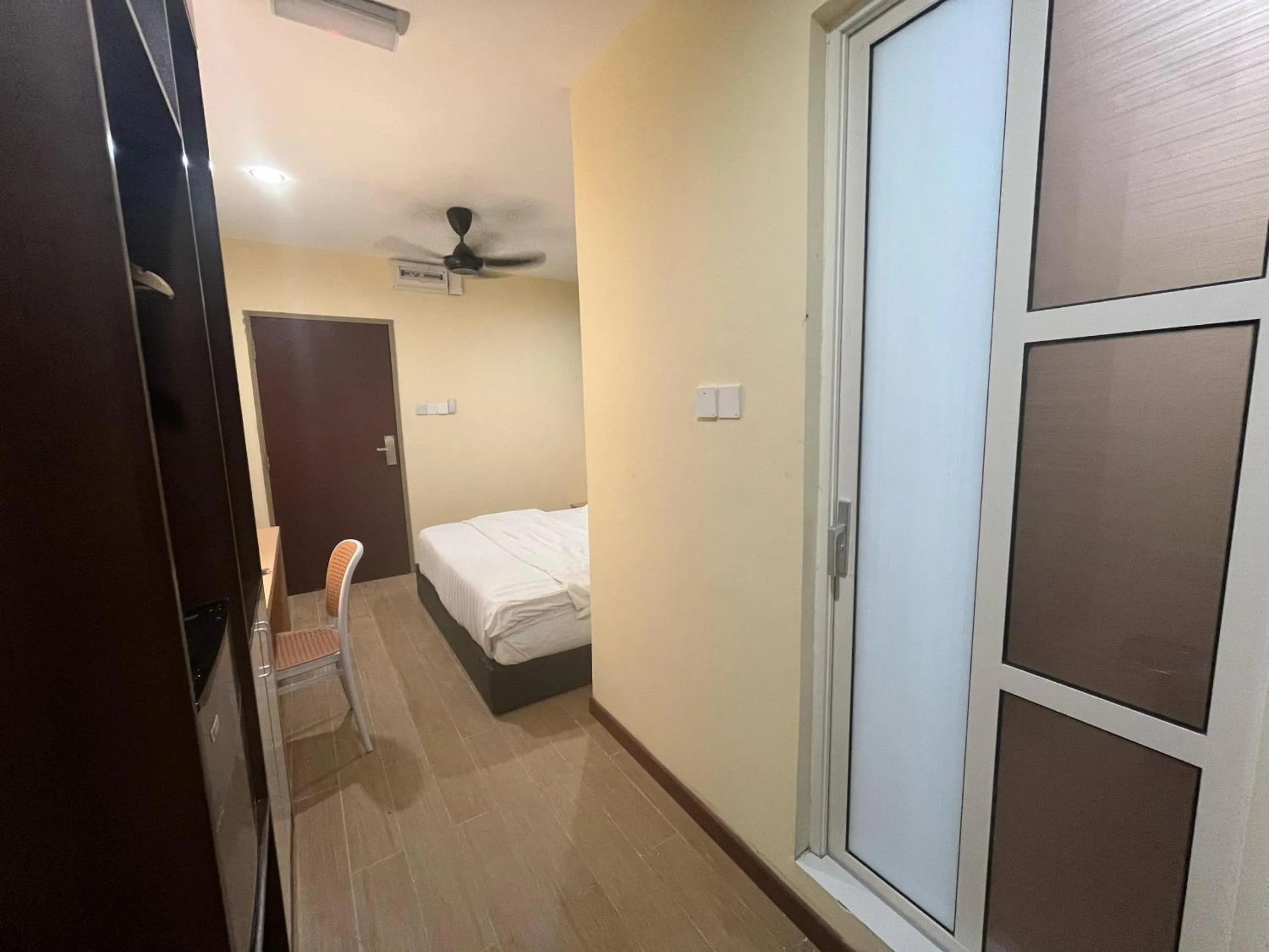 Bedroom, Bed in Halo Hotel