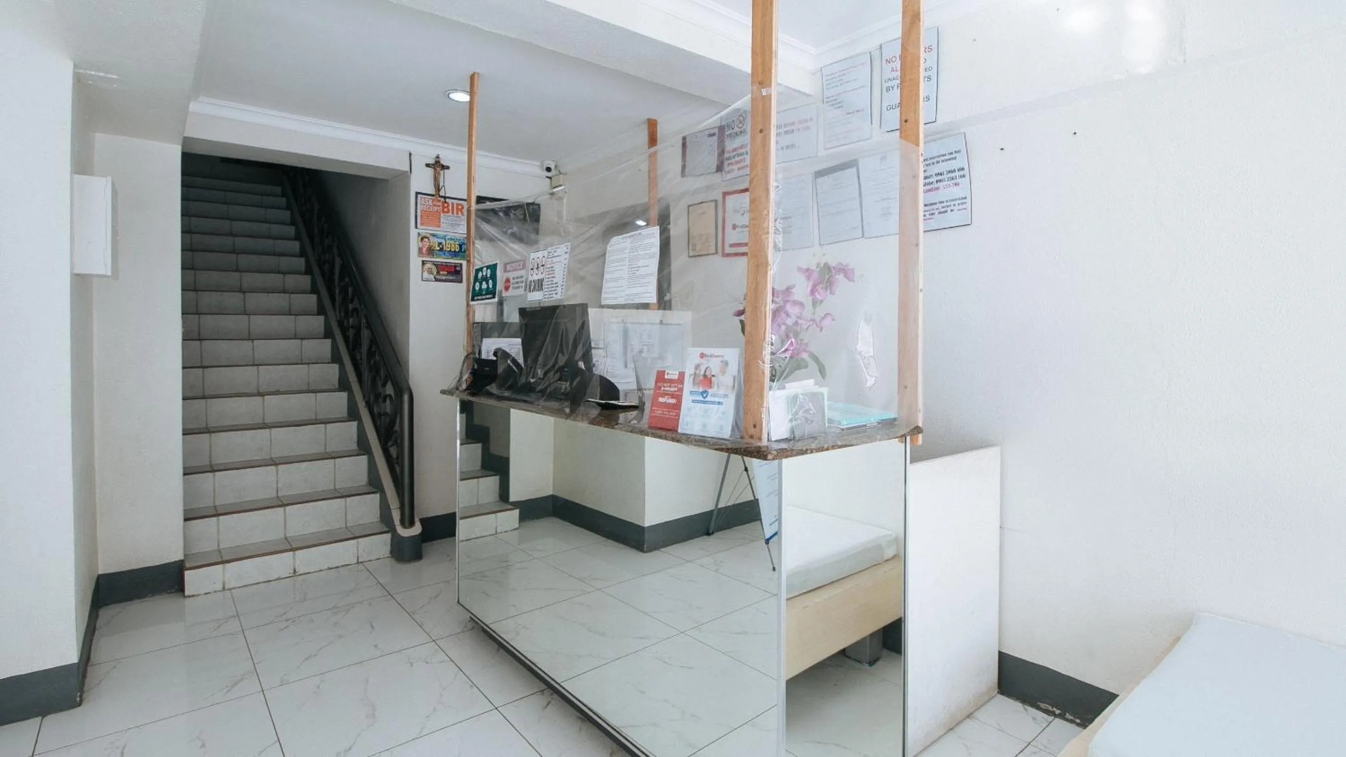 Lobby or reception in RedDoorz at Samat Mandaluyong