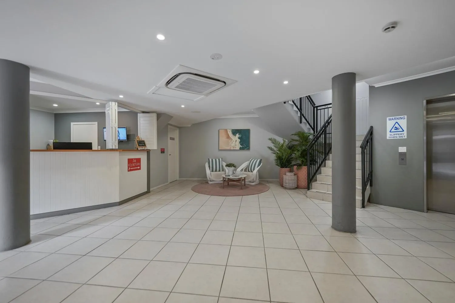 Lobby or reception in Terrigal Sails Serviced Apartments