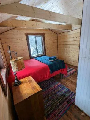 Bed in Blackburn Cabins - McCarthy, Alaska