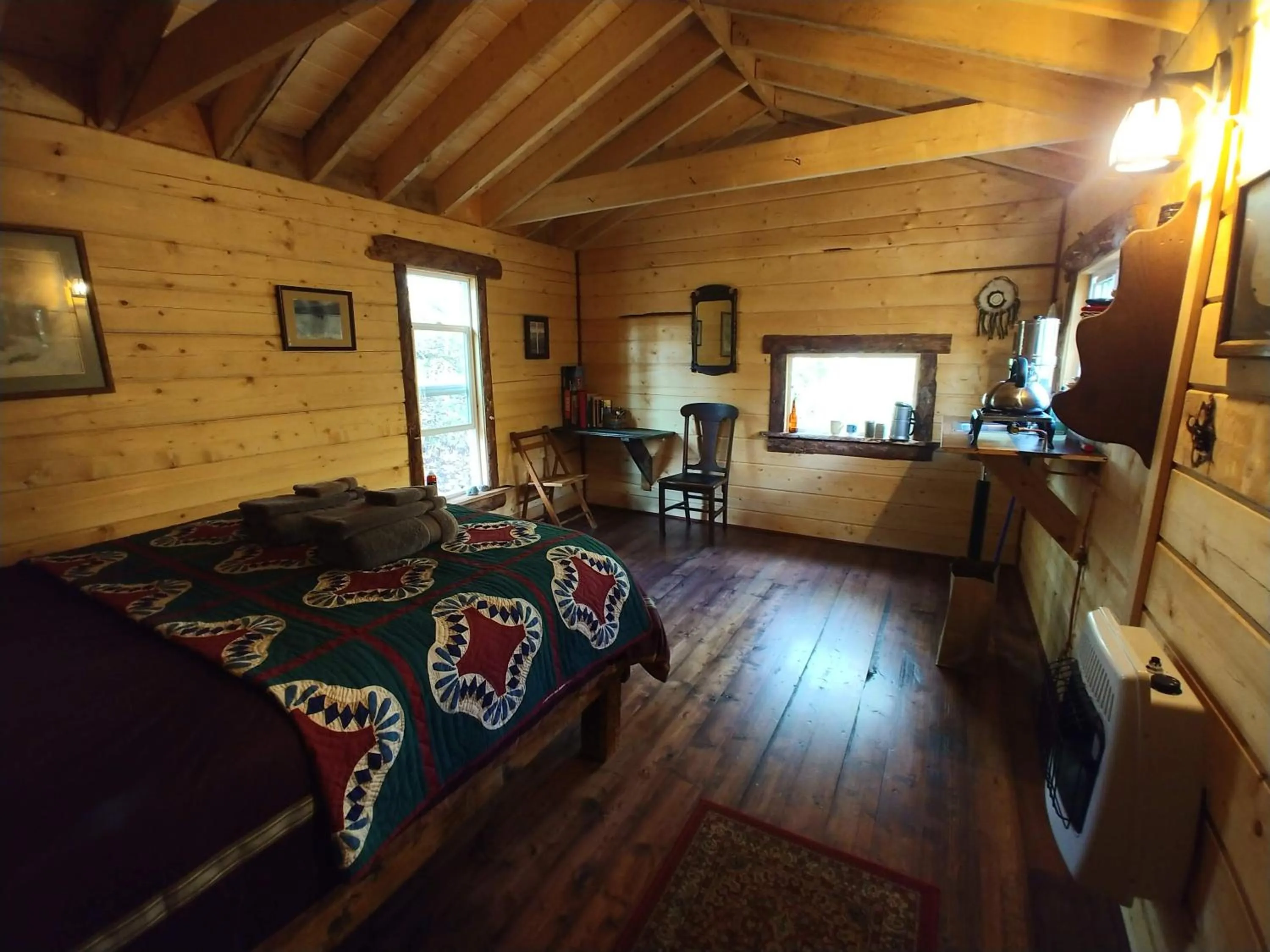 Bed in Blackburn Cabins - McCarthy, Alaska