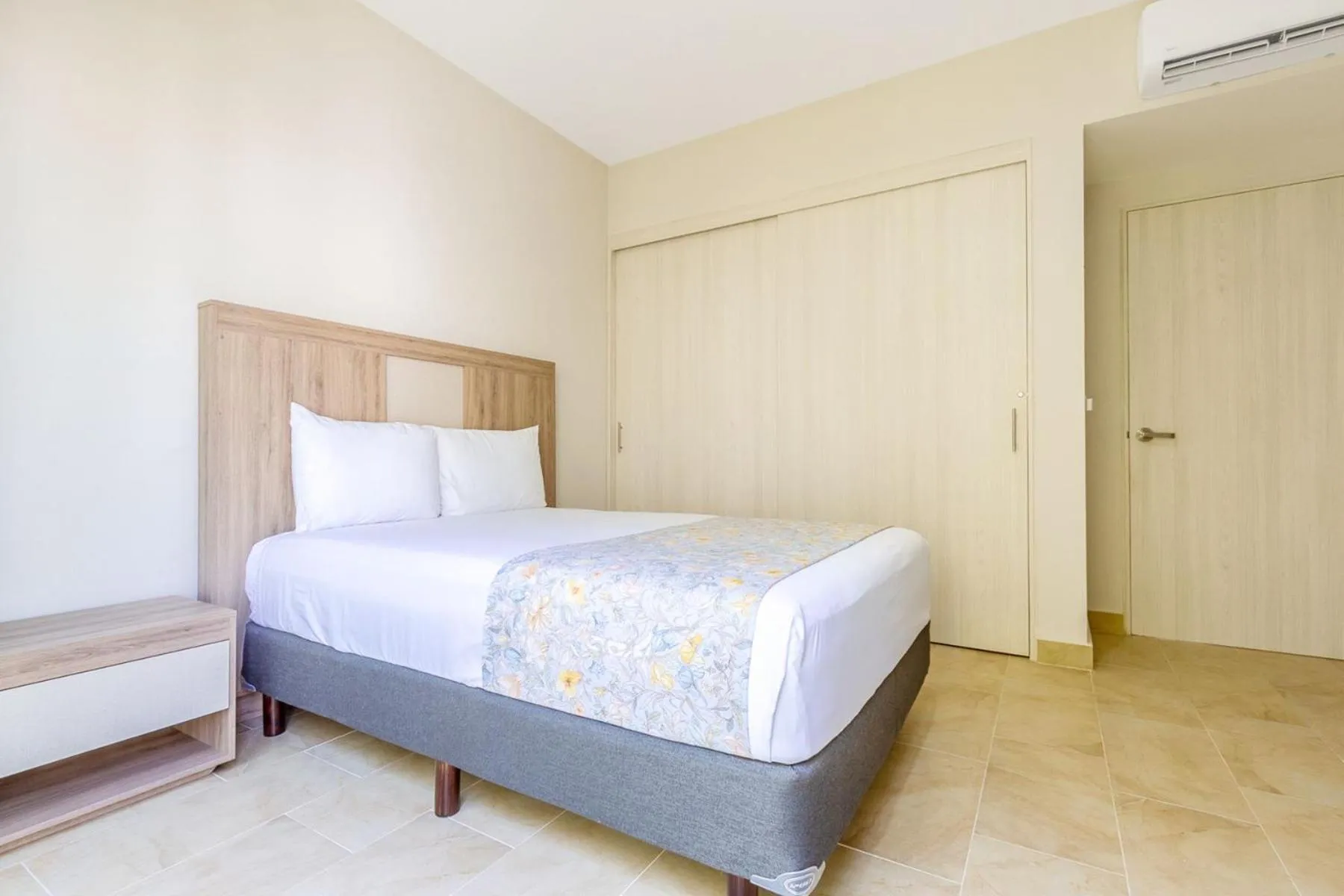 Bedroom, Bed in Ciudad Mayakoba Homes by Vimex