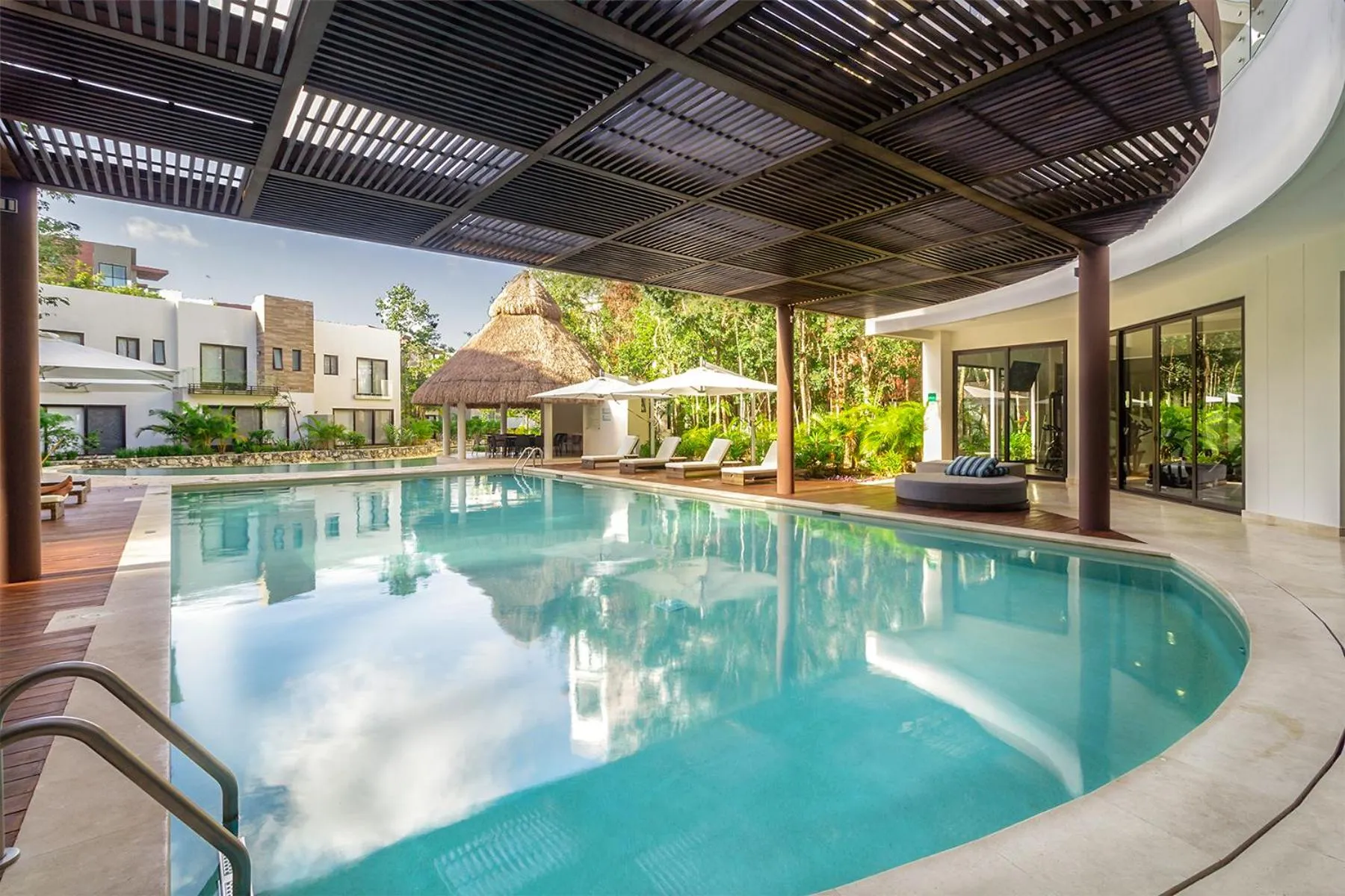Swimming pool in Ciudad Mayakoba Homes by Vimex