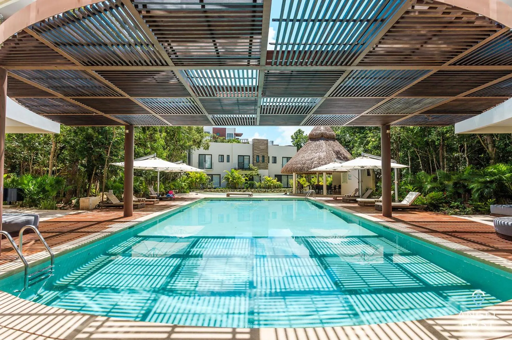 Swimming pool in Ciudad Mayakoba Homes by Vimex