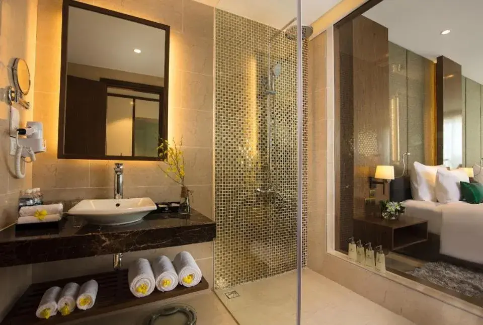 Twin Room with Lake View in DIC Star Hotels & Resorts Vinh Phuc Twin Room with Lake View in DIC Star Hotels & Resorts Vinh Phuc