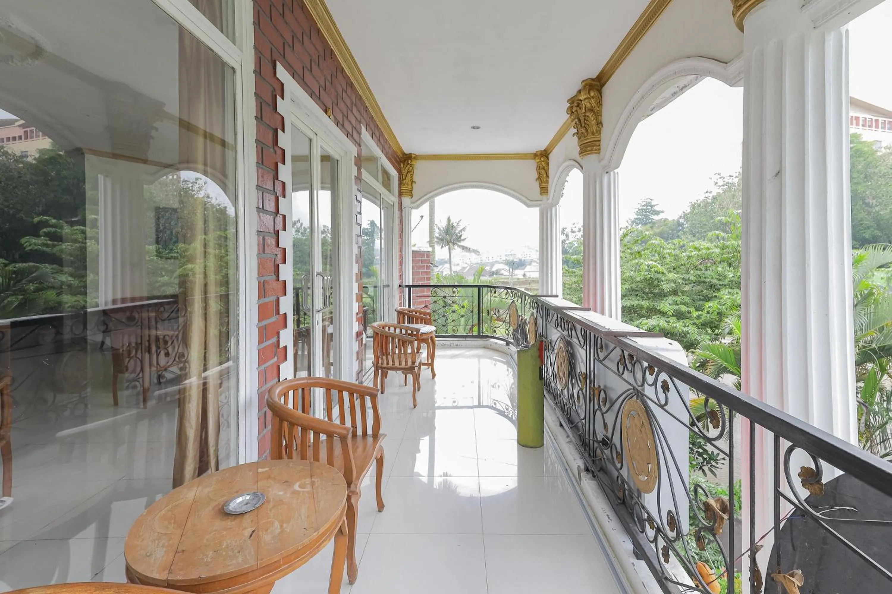 Balcony/Terrace in RedDoorz at Villa Puncak Tidar