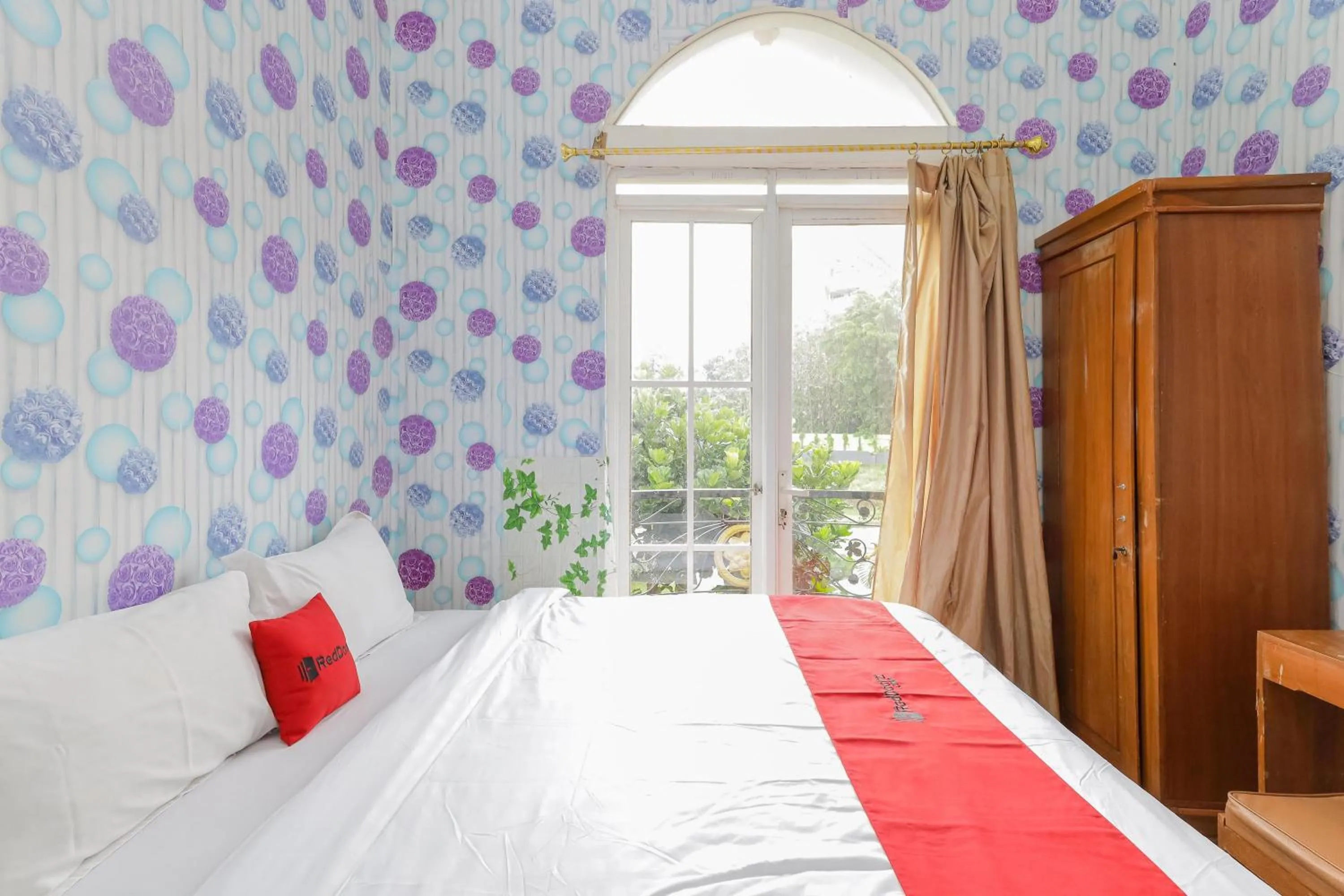 Bedroom, Bed in RedDoorz at Villa Puncak Tidar