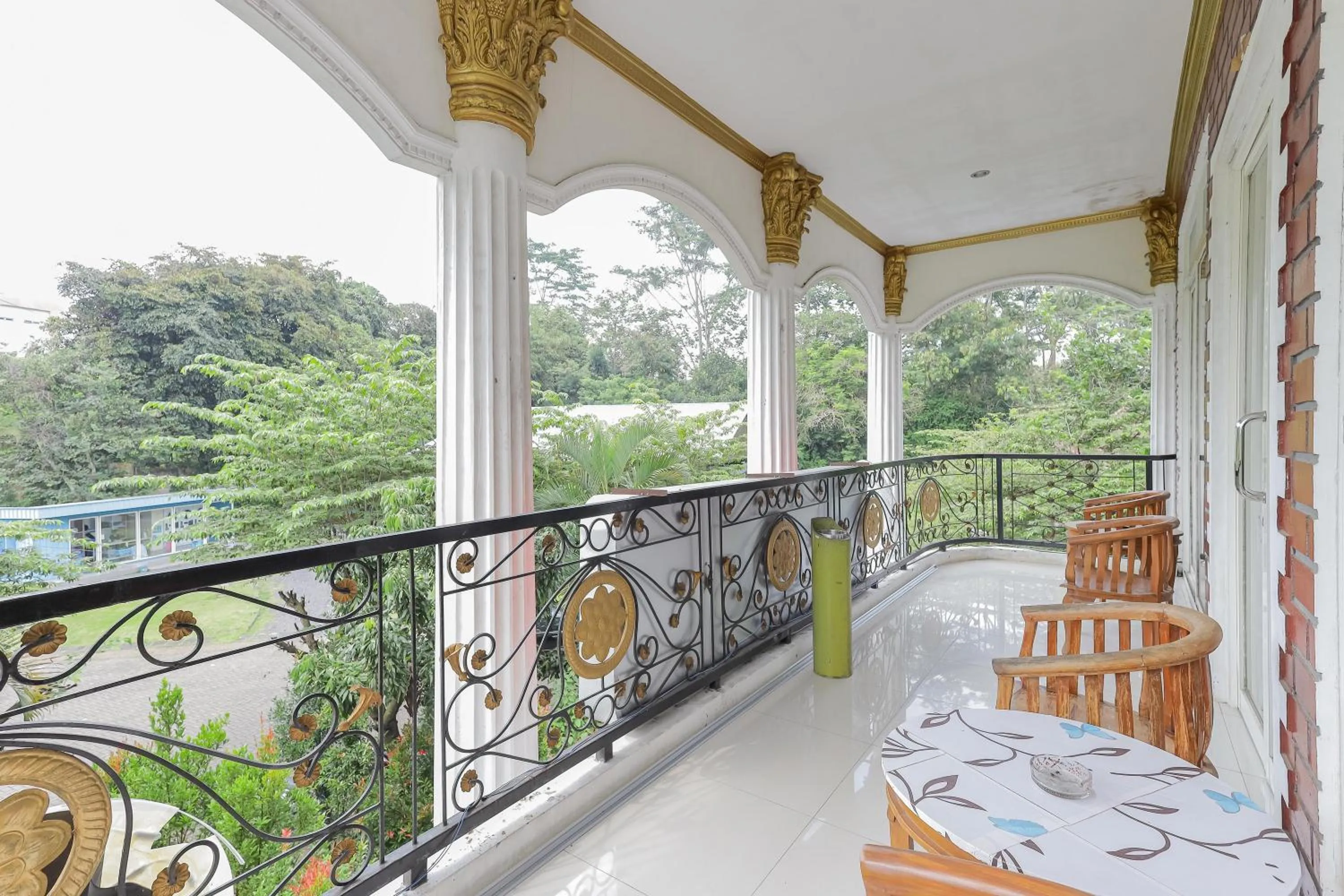 Balcony/Terrace in RedDoorz at Villa Puncak Tidar
