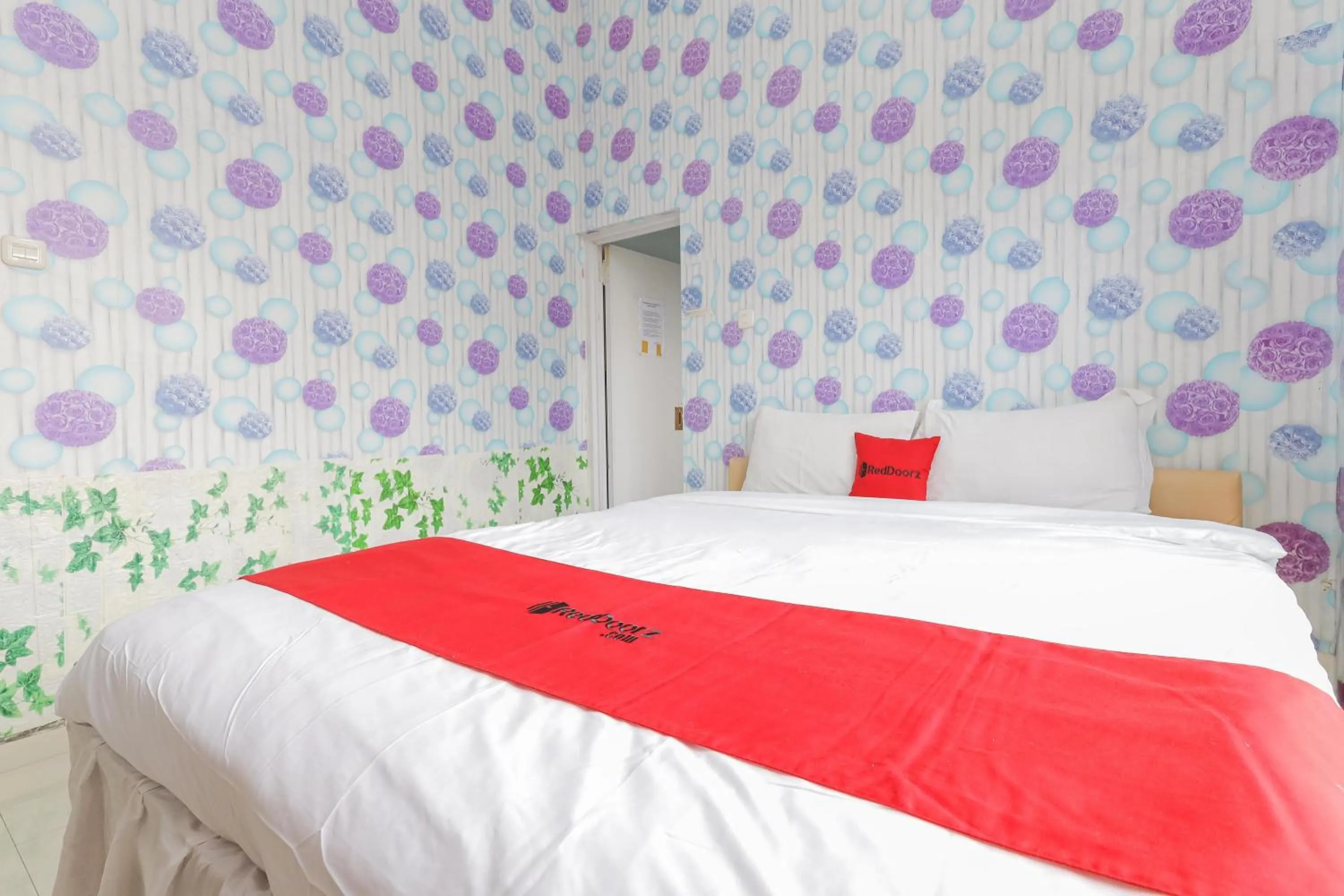 Bedroom, Bed in RedDoorz at Villa Puncak Tidar