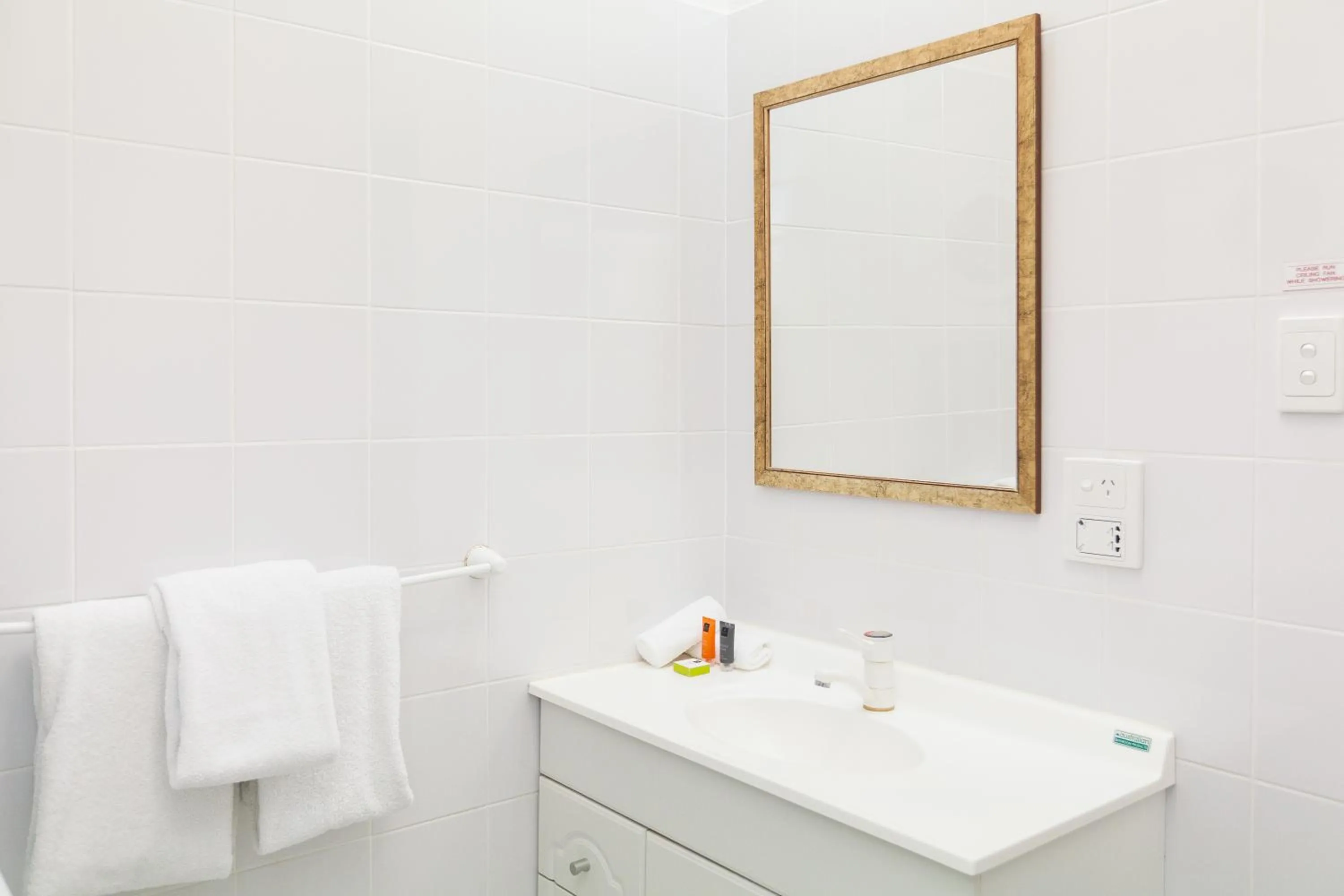 Bathroom in Majestic Tynte Street Apartments
