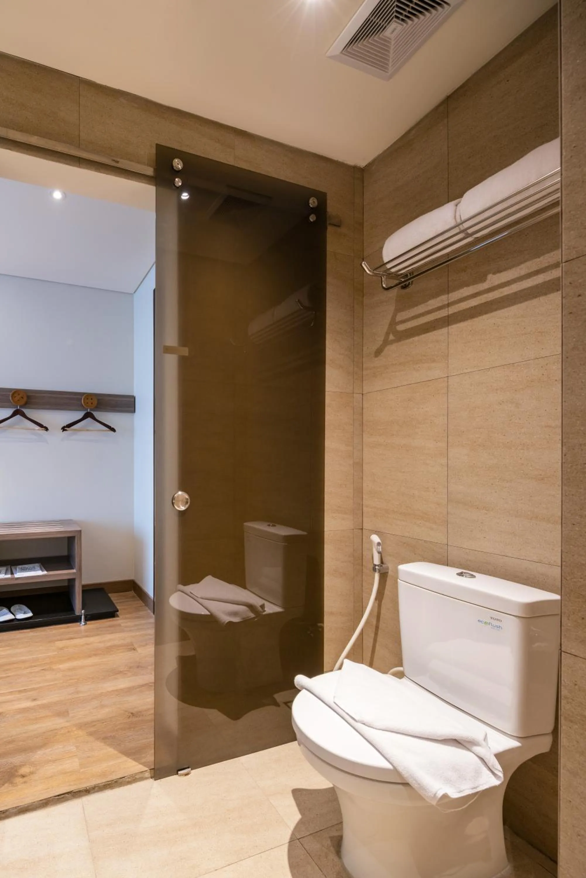 Shower in Luminor Hotel Jakarta Kota By WH