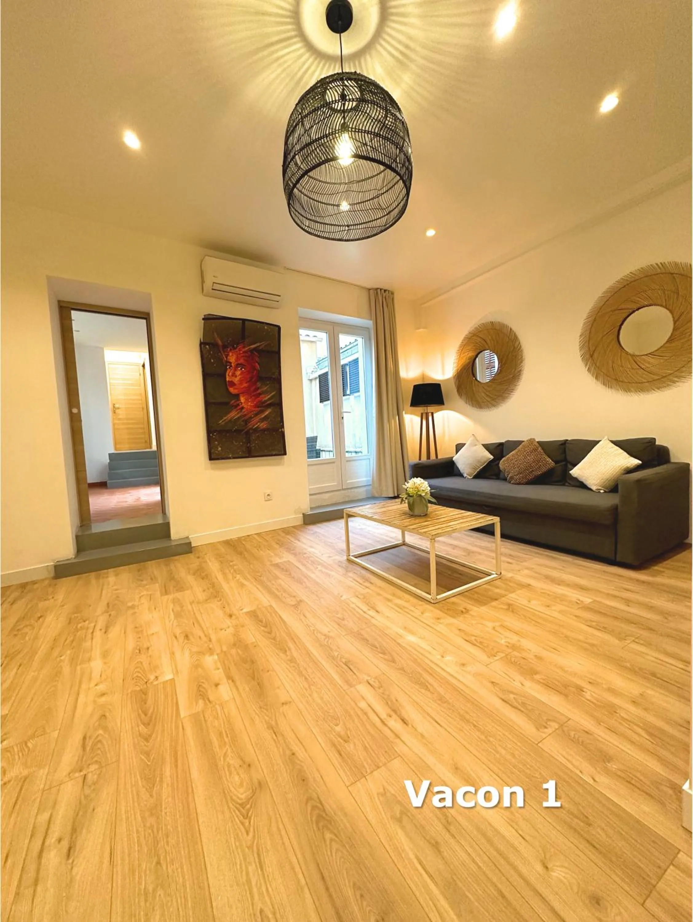 Photo of the whole room in Les Appartements du Vieux Port