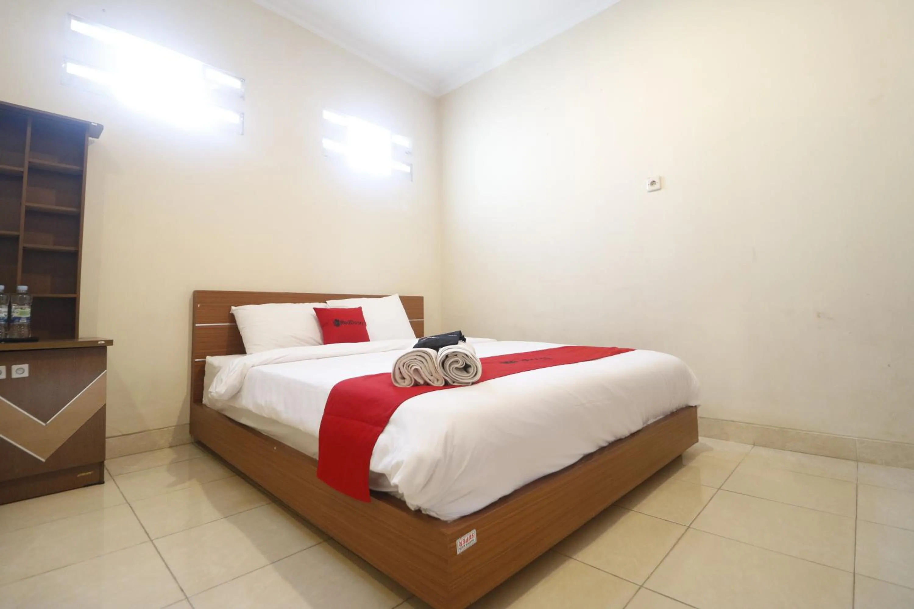 Bedroom, Bed in RedDoorz Plus @ Jalan Parangtritis 2